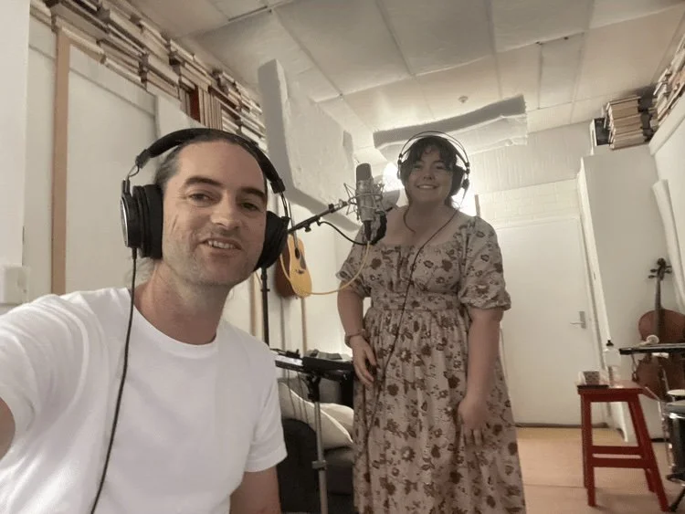 singer 2.jpg
