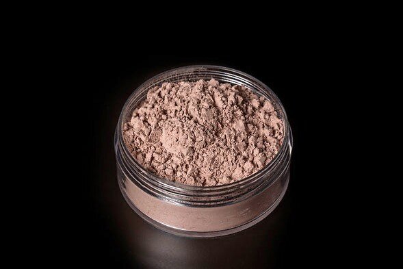 Our Glow powder is the finishing touch to put on your full body after getting a spray tan or self tan. Just bring your powder and a soft custom brush with you to add your own VIP finishing touch on your entire body before getting dressed. 

Other Use
