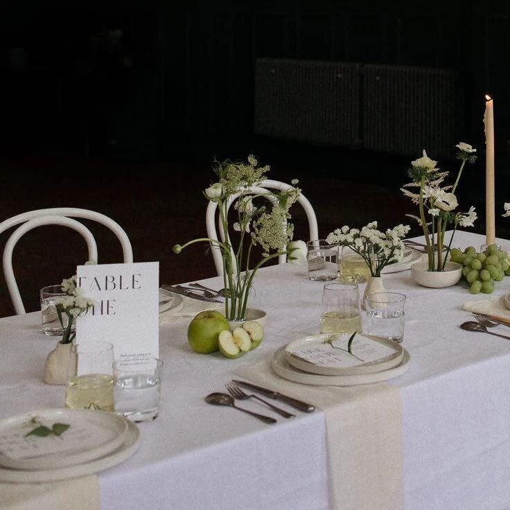 Isn't it so nice to see some sunshine for a change? Thought it apt to share this spring inspired classic green and white scheme from a couple of weeks ago at @themowbray 

Photography @rebeccaemilyphoto 
Styling @ar.weddings 
Florals @bettysflowerclu