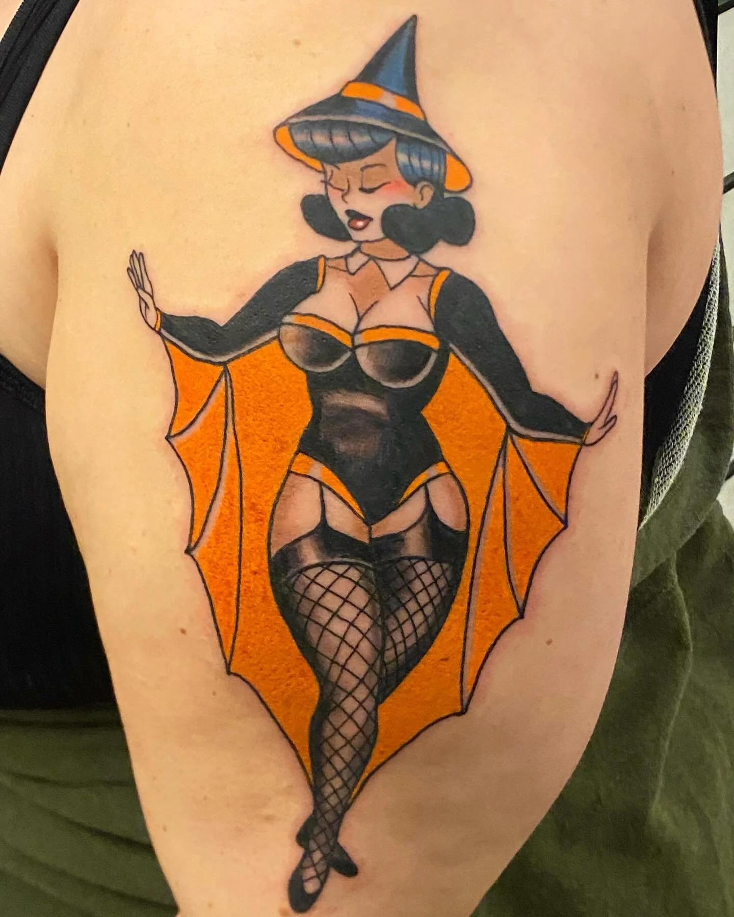 It was an absolute pleasure making this sexy witch pinup a couple weeks back. Thanks Jenna!

I have lots of time in March and a couple dates available in February.

#pinup #pinuptattoo #pdxtattooer #portlandtattooartist #tradish #americantraditional 