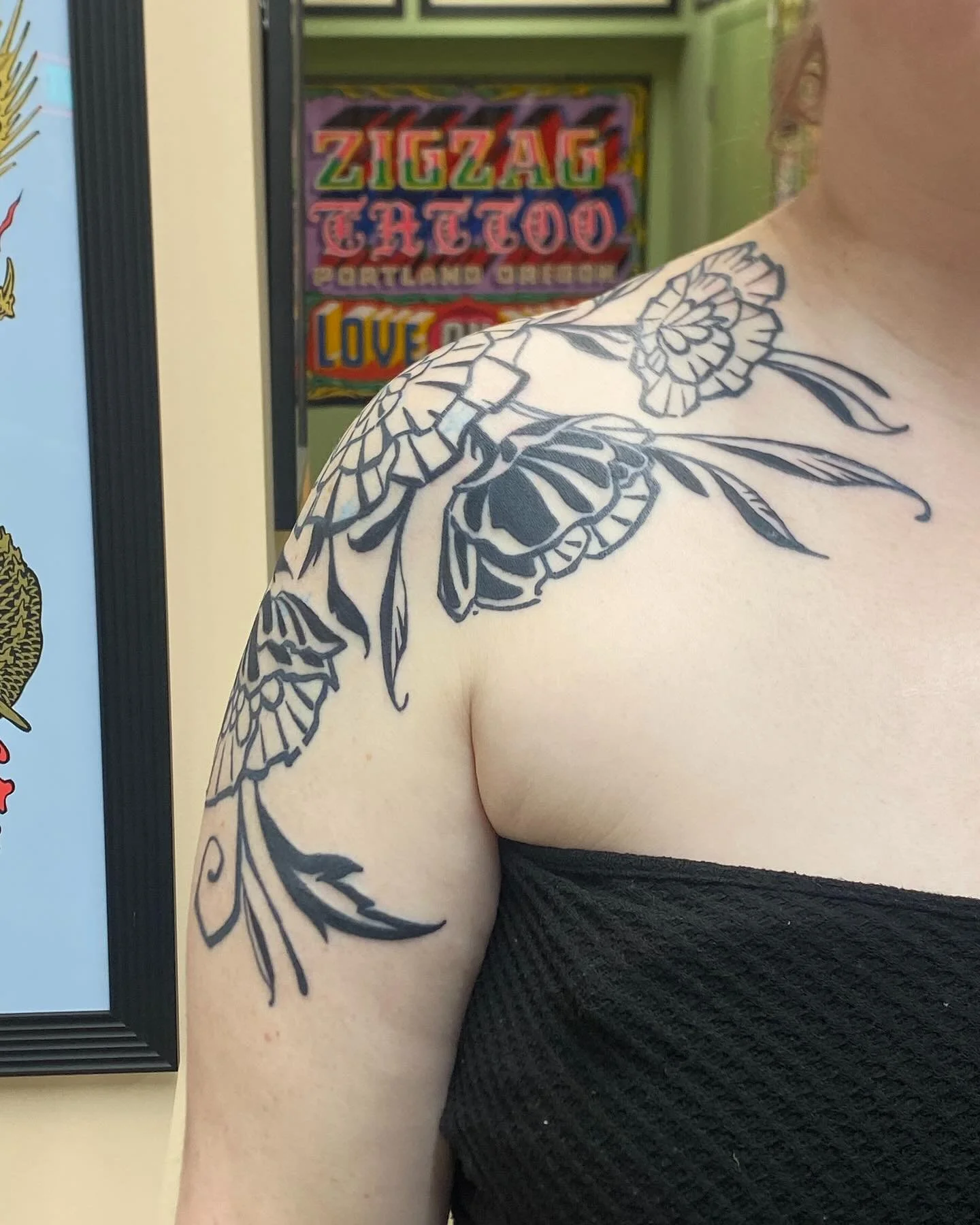 Had a blast making this bold asfck block print style floral piece for the homie Janny we finished a couple weeks back here @zigzagtattoopdx where the fun never stops.

 #boldwillhold #blackwork #blackworktattoo #pdxtattooer #qttr #portlandtattooer #z