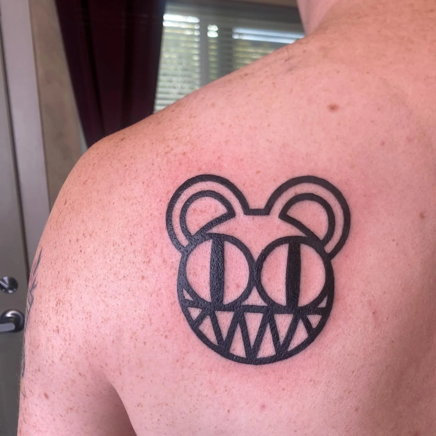 Got to do another Radiohead scarybear! Always down to do something simple, bold, and punchy.