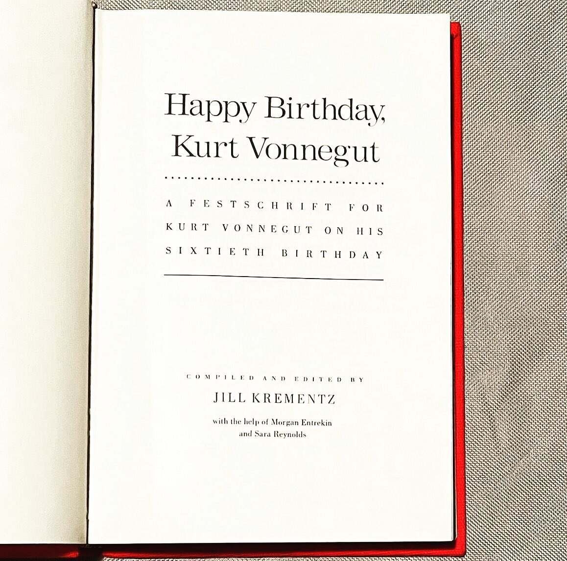 📚👨🏻🎂🥳
𝑯𝒂𝒑𝒑𝒚 𝑩𝒊𝒓𝒕𝒉𝒅𝒂𝒚, 𝑲𝒖𝒓𝒕 𝑽𝒐𝒏𝒏𝒆𝒈𝒖𝒕 &mdash; Special Edition First Printing Hardcover &mdash; Delacorte Press, 1982

Today would have been Vonnegut&rsquo;s 100th birthday! In 1982, his wife had this book put together for 