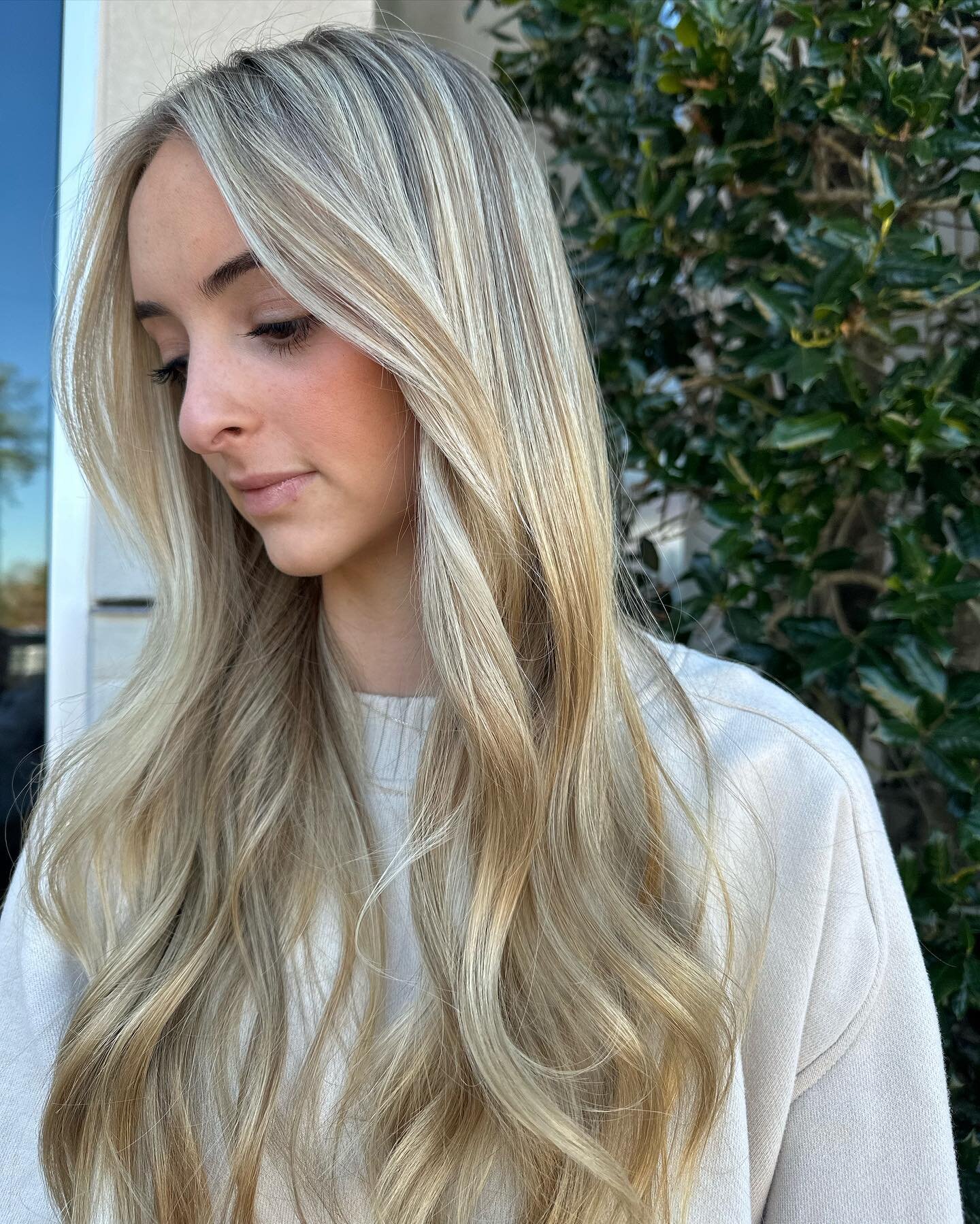 wishing for sunnier days. ☀️

the perfect amount of warmth in this gorgeous blonde by @kelly.eastandco