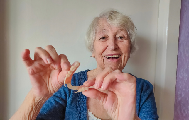 Looking After Flexible Dentures: Small Precautions That Make a Big Difference