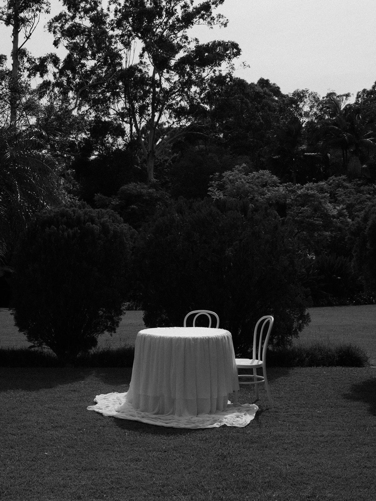 Still dreaming about this ceremony setup on the croquet lawn at Coolibah Downs Estate&hellip;

Brought to life in collaboration with the ever-so-talented @_folea this space was designed to feel soft, sculptural and serene &mdash; a modern romantic mo