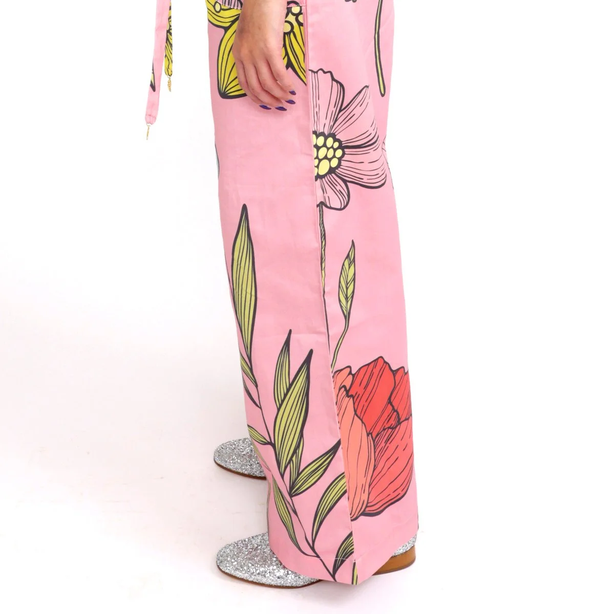 DD PANTS SIDE DETAIL PROD.jpg
