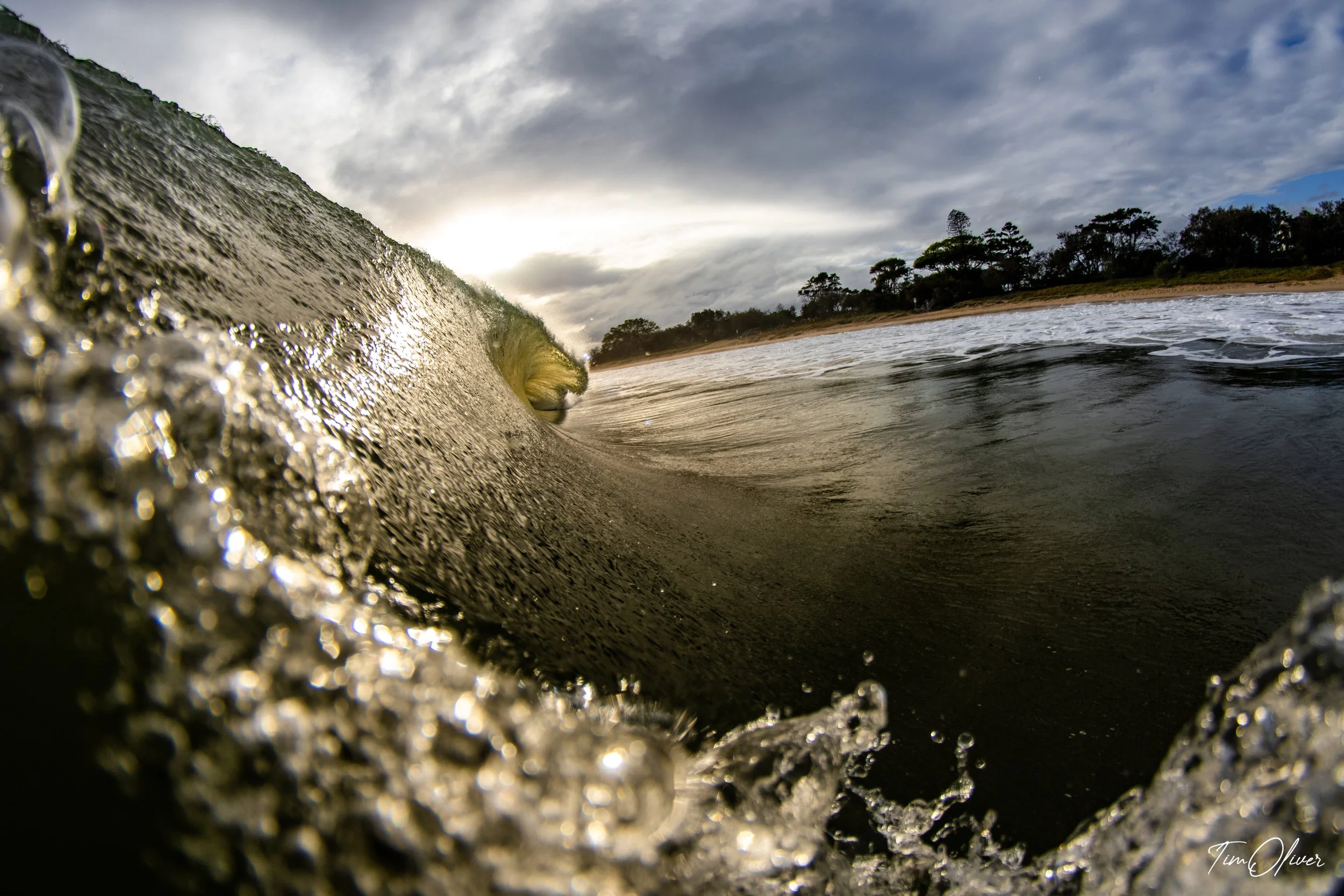 glassy early morning barreling wave at mooloolabah beach