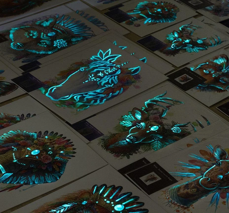 glow in the dark print details