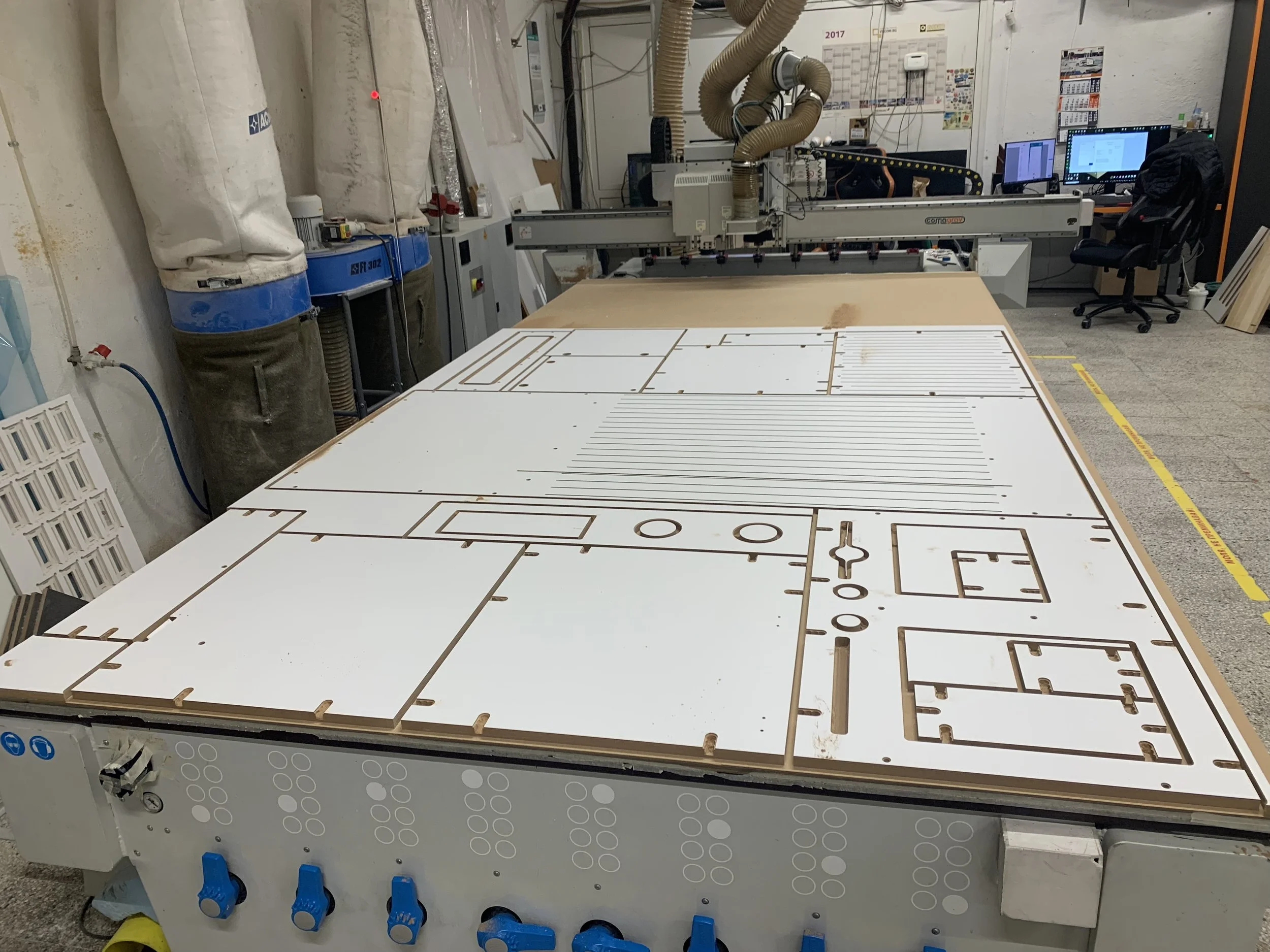 изрязване на дървен материал на CNC фреза