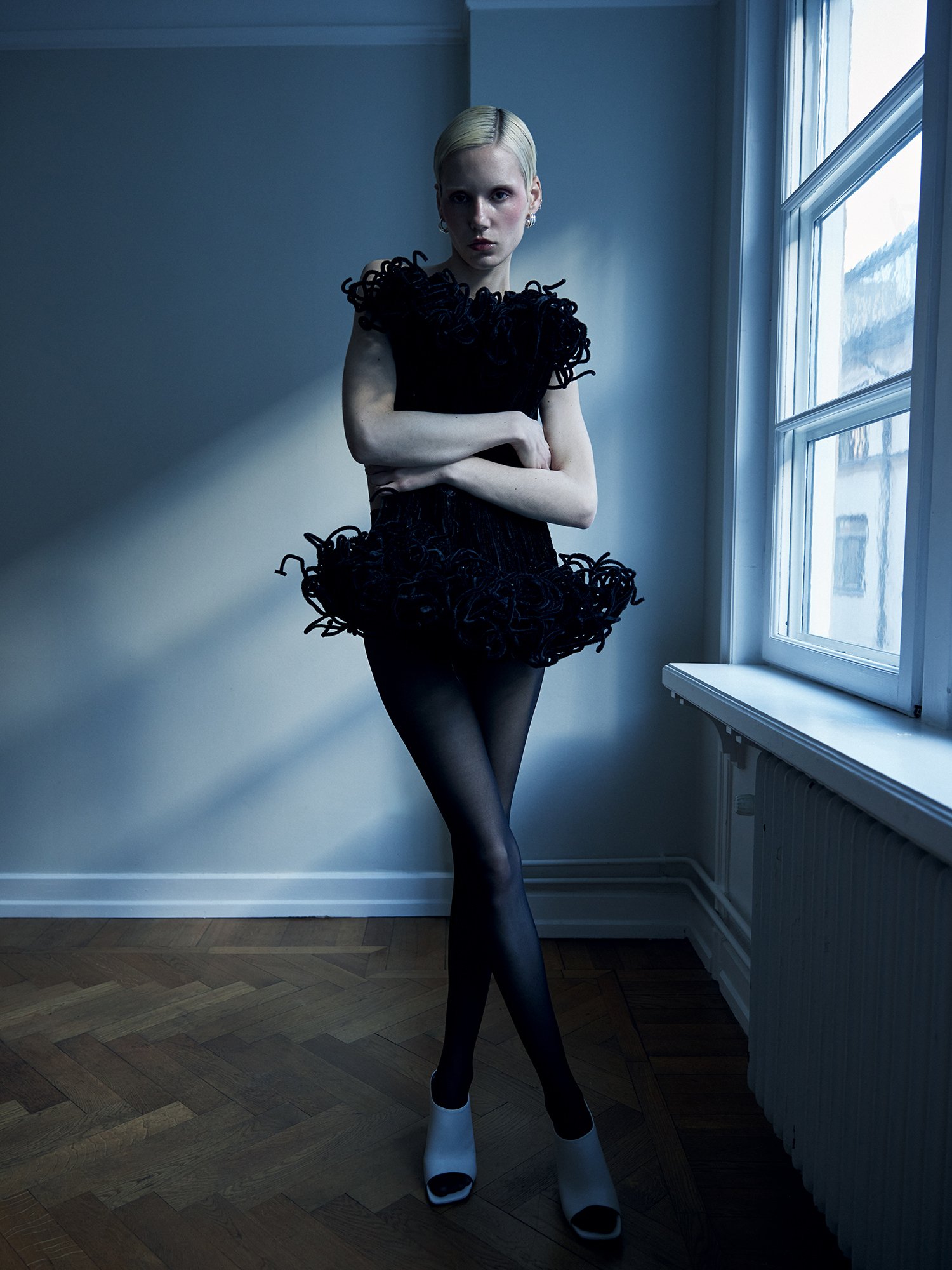 Fashion Editorial, Flowers, Natural light, Retoucher, Commercial Photographer, Beauty Photographer, Fashion Photographer in Stockholm, 
Mode Magasin, Blommor, Naturligt ljus, Retusch, Reklamfotograf, Skönhetsfotograf, Modefotograf, Fotograf i Stockho