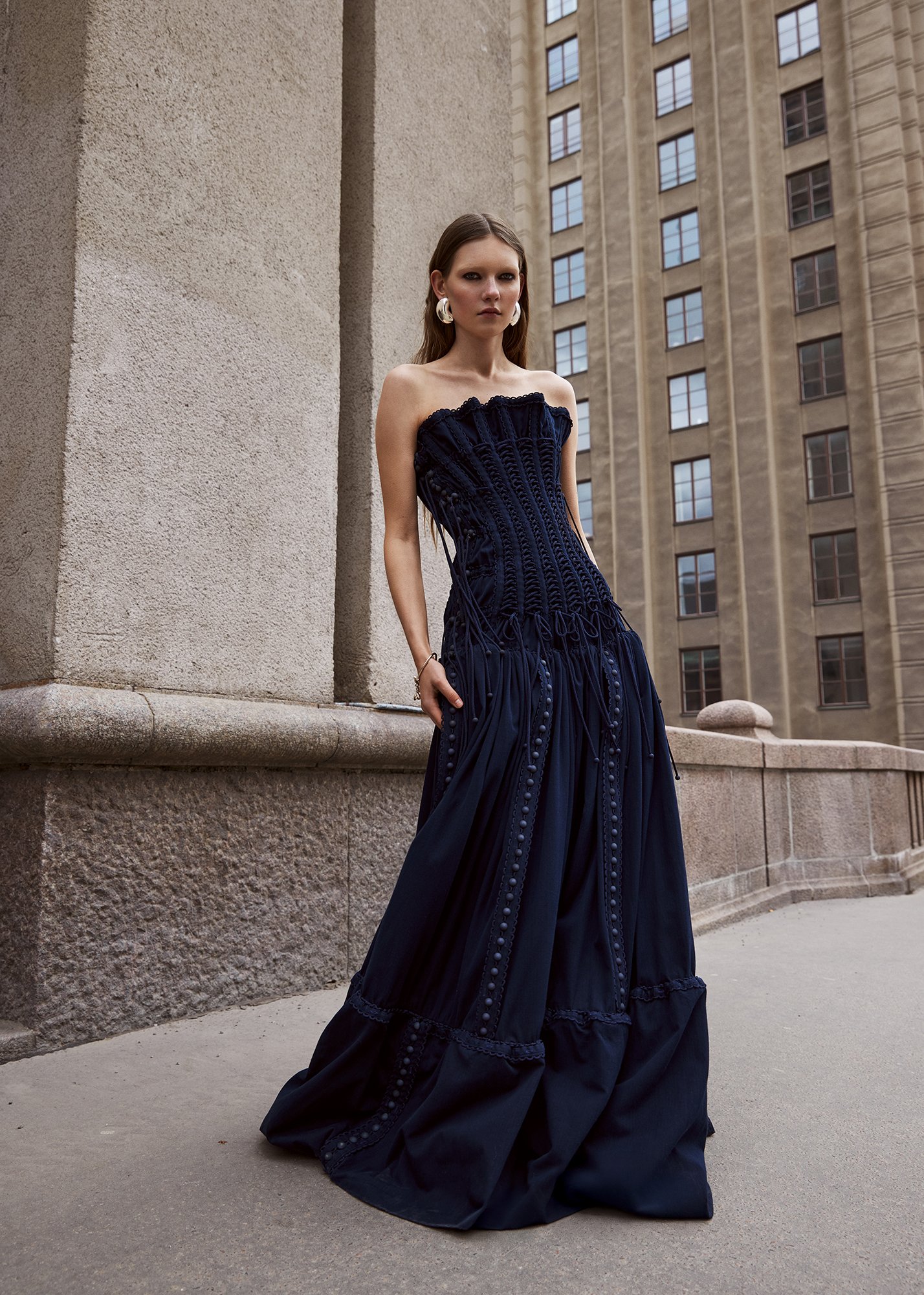 Fashion Editorial, Flowers, Natural light, Retoucher, Commercial Photographer, Beauty Photographer, Fashion Photographer in Stockholm, 
Mode Magasin, Blommor, Naturligt ljus, Retusch, Reklamfotograf, Skönhetsfotograf, Modefotograf, Fotograf i Stockho