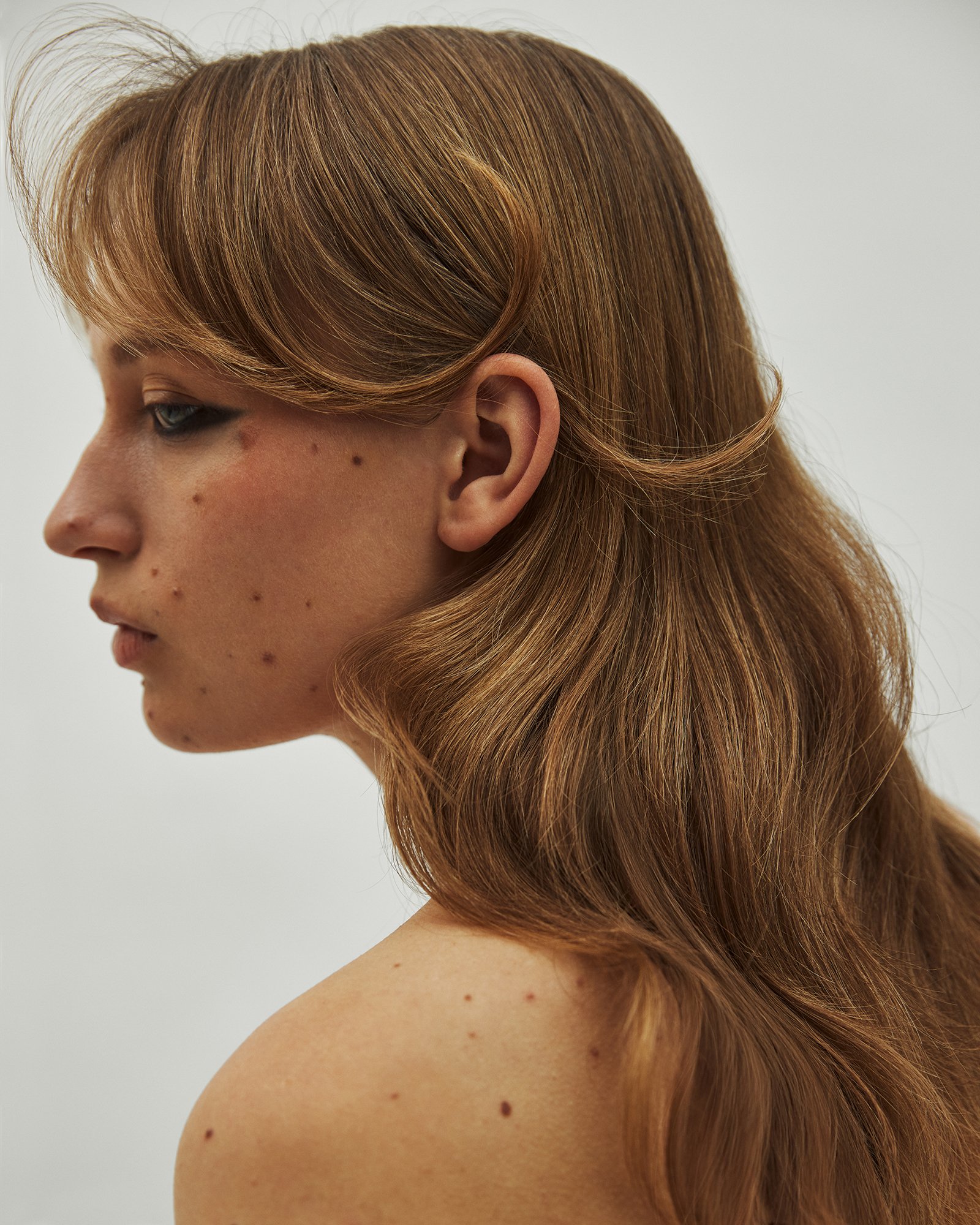 Beauty Editorial, golden, Studio, Retoucher, Commercial Photographer, Beauty Photographer, Fashion Photographer, Photographer in Stockholm, 
Makeup, Studio, Retusch, Reklamfotograf, Skönhetsfotograf, Modefotograf, Fotograf Ellen Simone, Fotograf i St