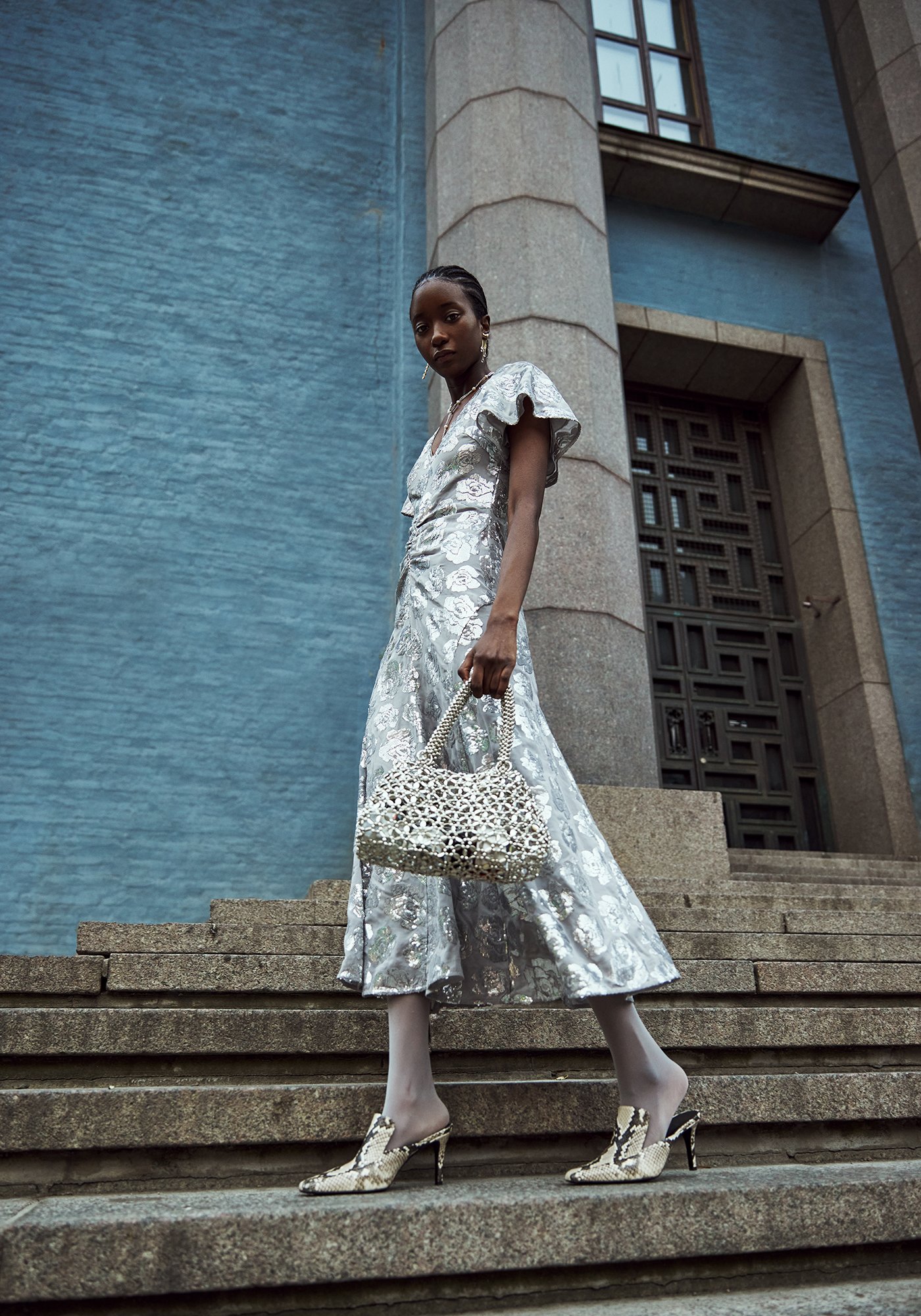 Fashion Editorial, Flowers, Natural light, Retoucher, Commercial Photographer, Beauty Photographer, Fashion Photographer in Stockholm, 
Mode Magasin, Blommor, Naturligt ljus, Retusch, Reklamfotograf, Skönhetsfotograf, Modefotograf, Fotograf i Stockho