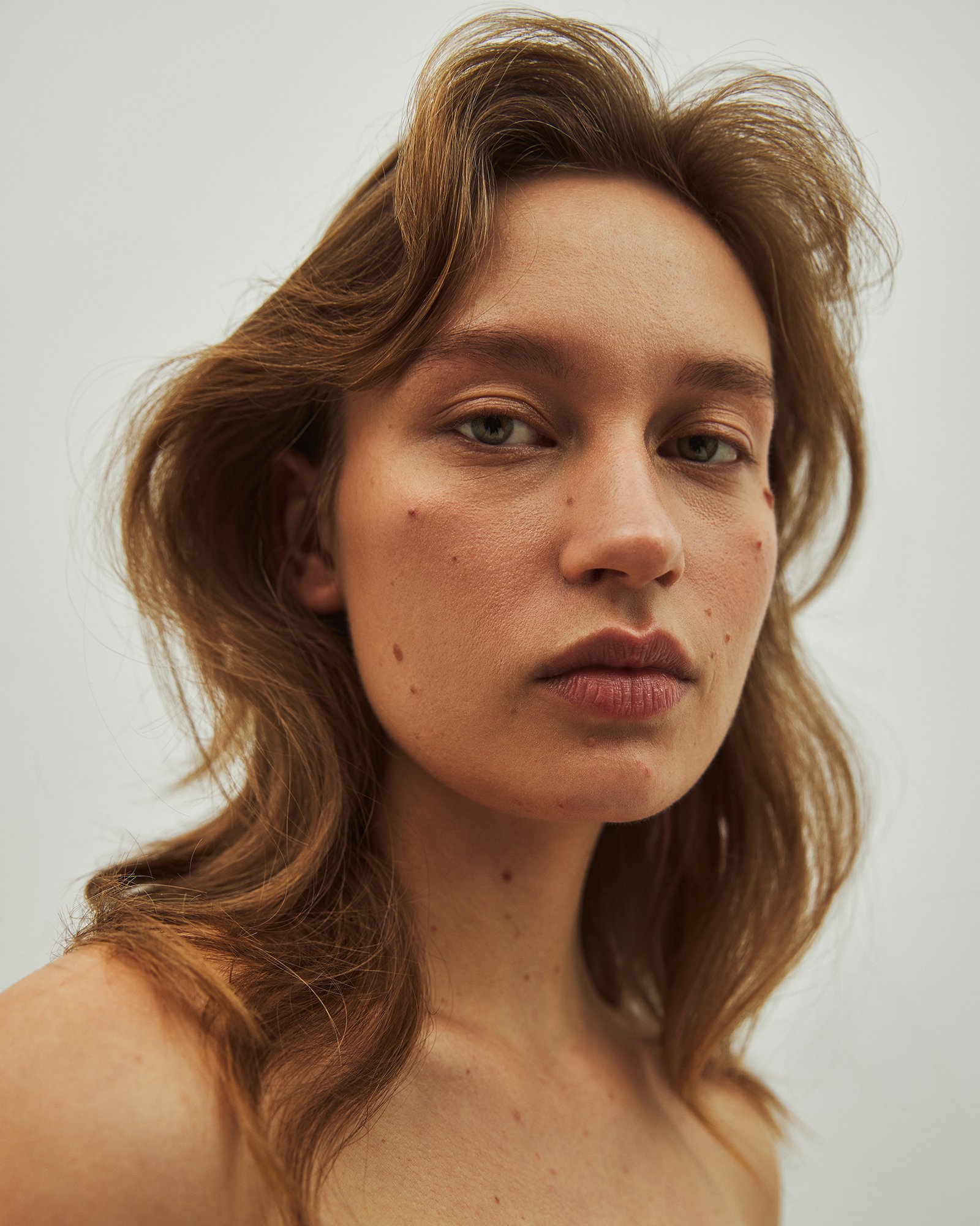 Beauty Editorial, golden, Studio, Retoucher, Commercial Photographer, Beauty Photographer, Fashion Photographer, Photographer in Stockholm, 
Makeup, Studio, Retusch, Reklamfotograf, Skönhetsfotograf, Modefotograf, Fotograf Ellen Simone, Fotograf i St