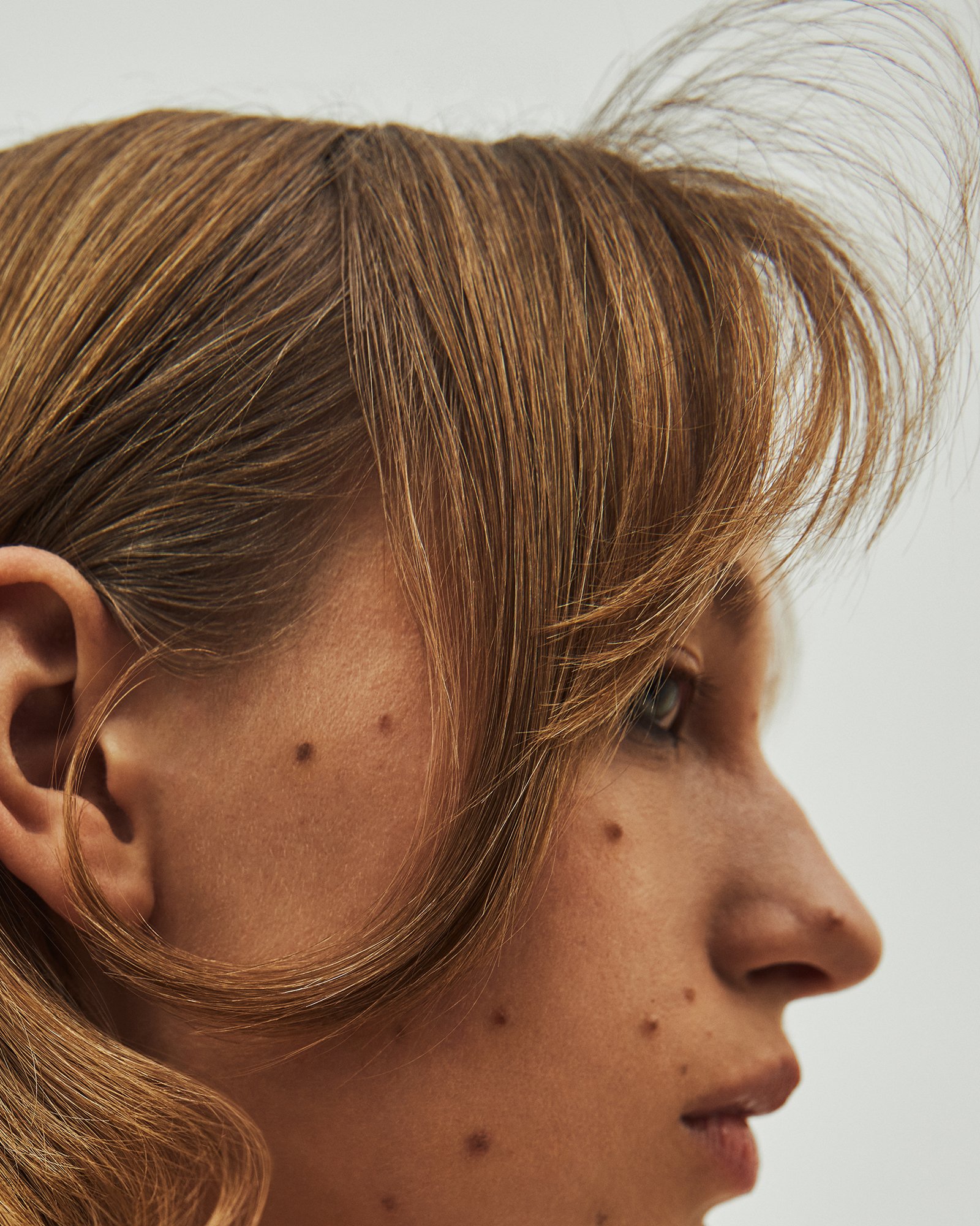 Beauty Editorial, golden, Studio, Retoucher, Commercial Photographer, Beauty Photographer, Fashion Photographer, Photographer in Stockholm, 
Makeup, Studio, Retusch, Reklamfotograf, Skönhetsfotograf, Modefotograf, Fotograf Ellen Simone, Fotograf i St