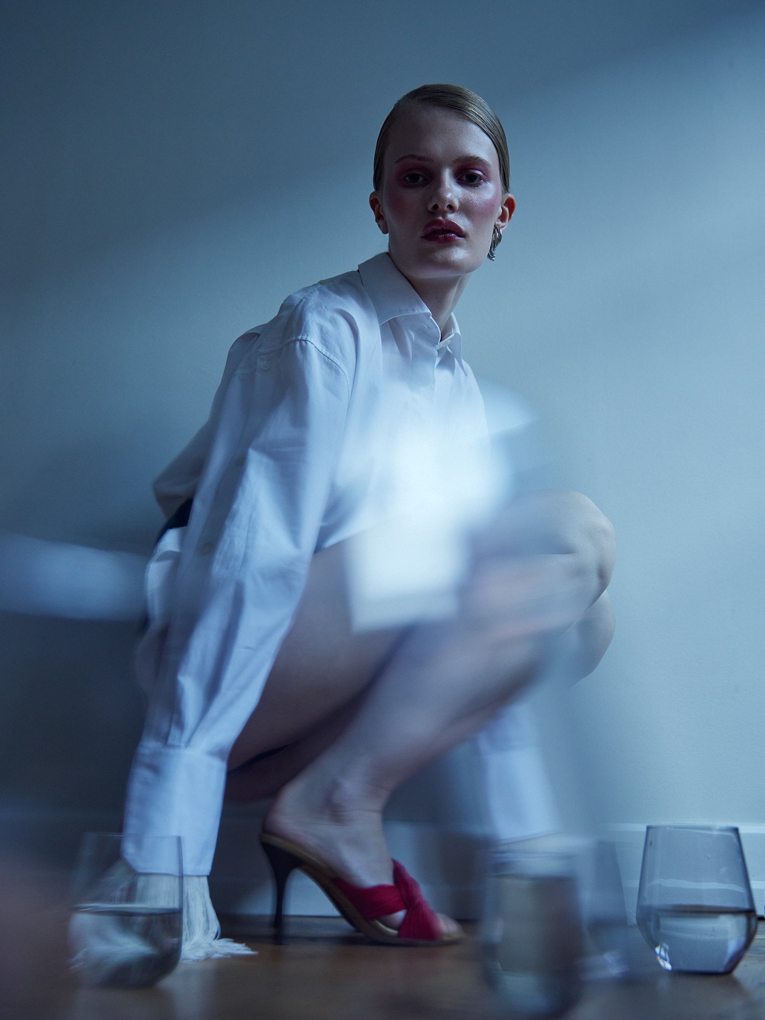 Fashion Editorial, Flowers, Natural light, Retoucher, Commercial Photographer, Beauty Photographer, Fashion Photographer in Stockholm, 
Mode Magasin, Blommor, Naturligt ljus, Retusch, Reklamfotograf, Skönhetsfotograf, Modefotograf, Fotograf i Stockho
