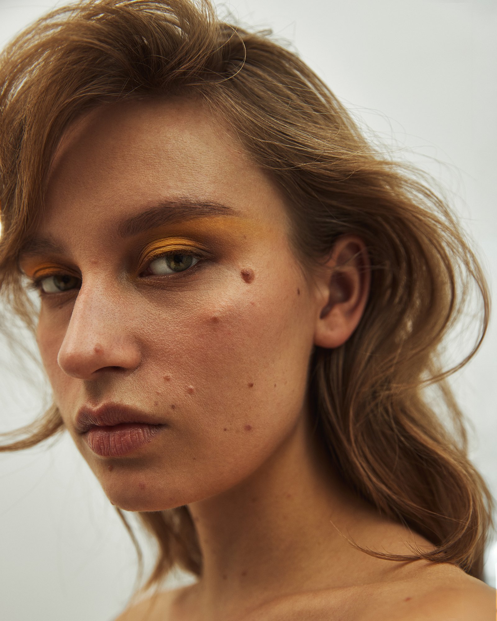 Beauty Editorial, golden, Studio, Retoucher, Commercial Photographer, Beauty Photographer, Fashion Photographer, Photographer in Stockholm, 
Makeup, Studio, Retusch, Reklamfotograf, Skönhetsfotograf, Modefotograf, Fotograf Ellen Simone, Fotograf i St