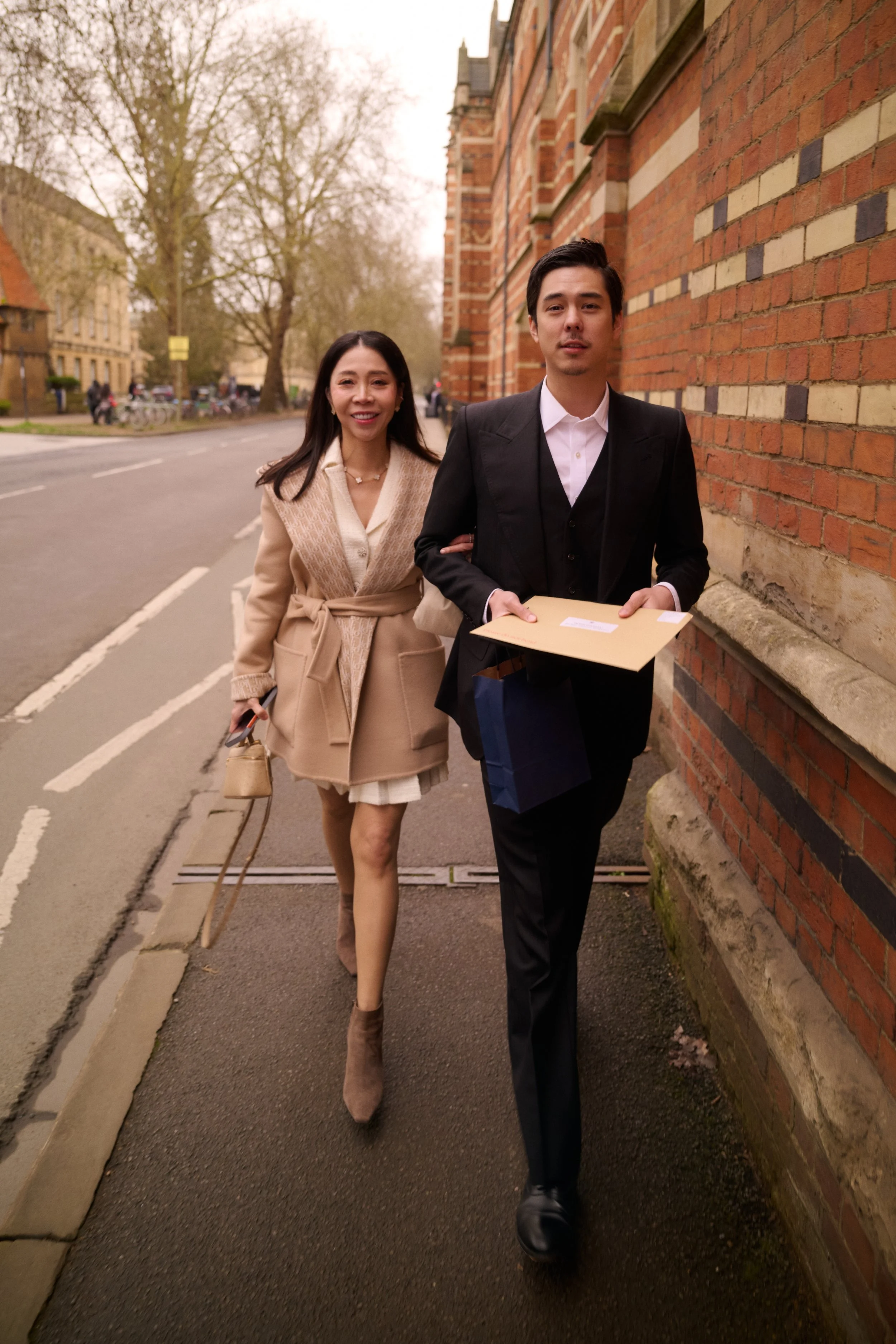 พีช พชร รับปริญญา Oxford ช่างภาพ ลอนดอน อังกฤษ Thai Photography in London