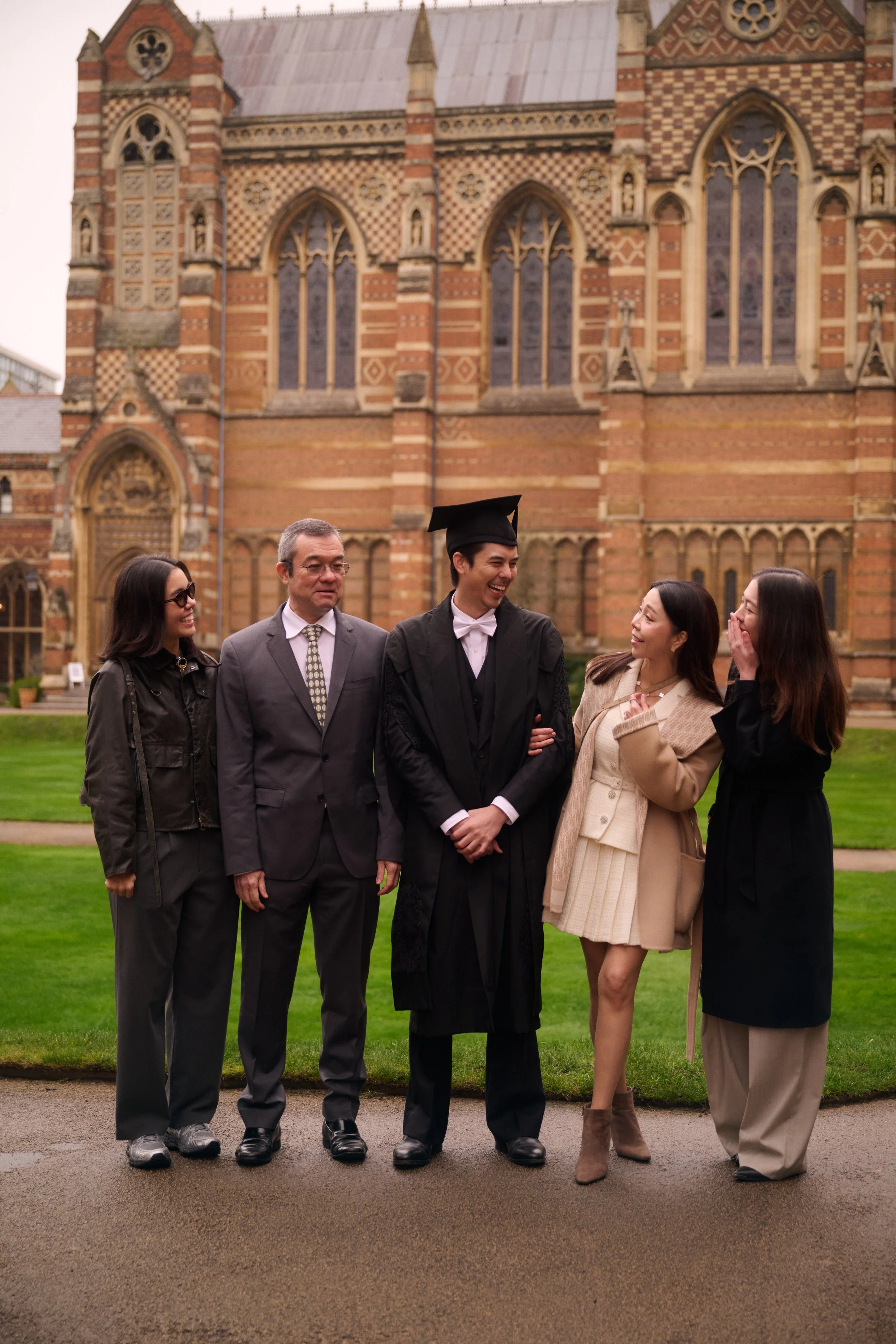 พีช พชร รับปริญญา Oxford ช่างภาพ ลอนดอน อังกฤษ Thai Photography in London