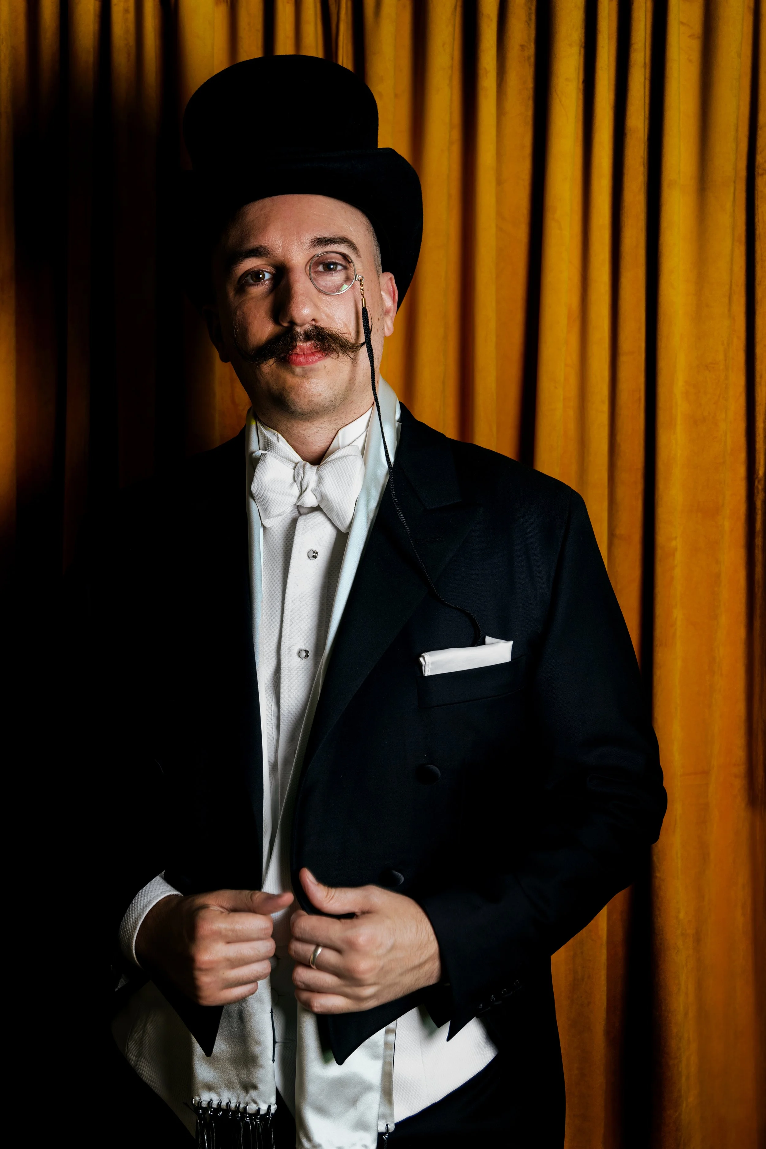 What are the Spatial and Technical Requirements for Hosting a Magic Show at an Event?