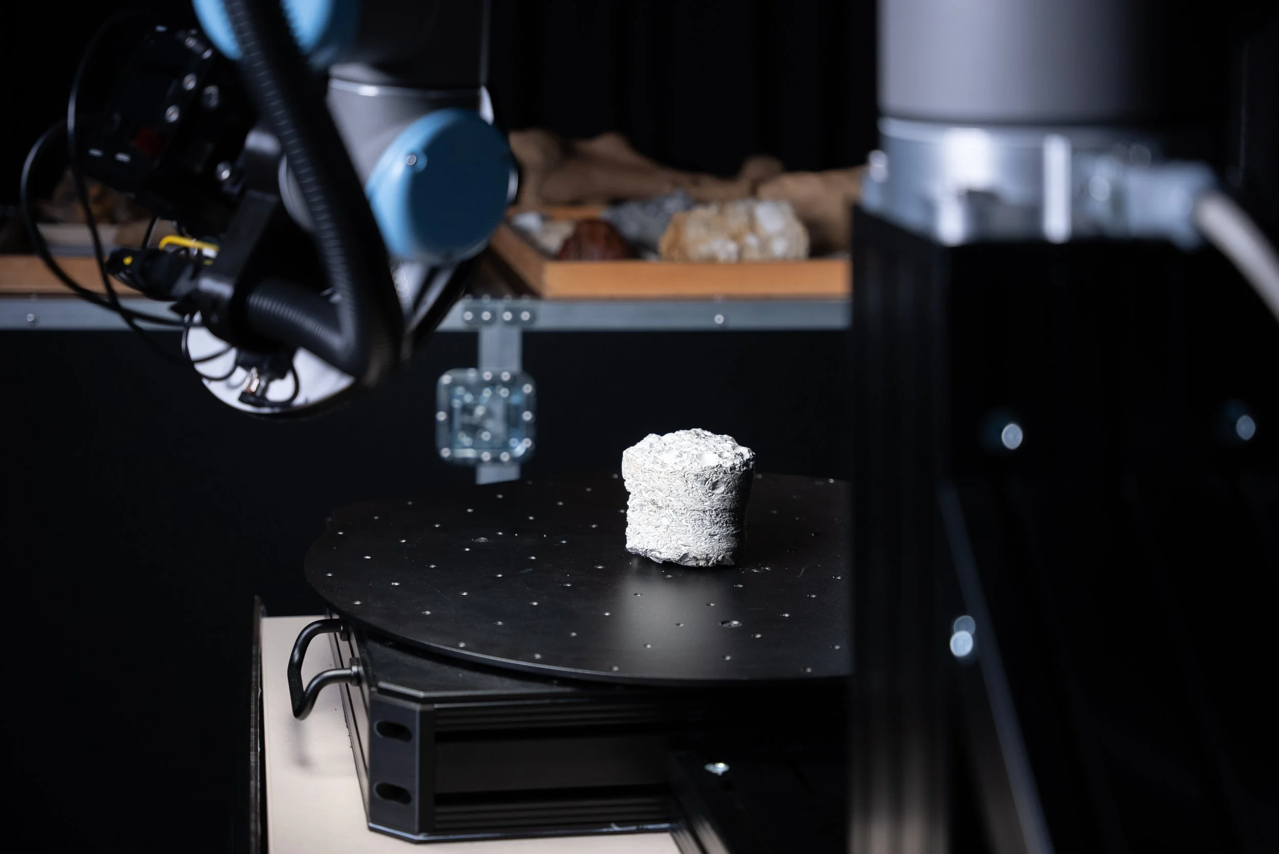 Rocksamples being scanned