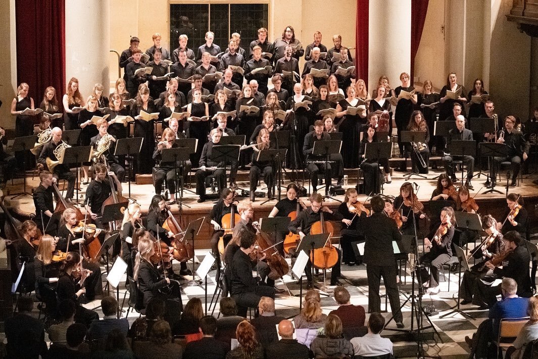 What a spectacular concert to be part of on Sunday evening. Voce loved every moment performing Brahms&rsquo; Alto Rhaphsody and Ein Deutsches Requiem led by the phenomenonal @jameshenshawconductor with the Outcry Ensemble, Academy of English Voices, 