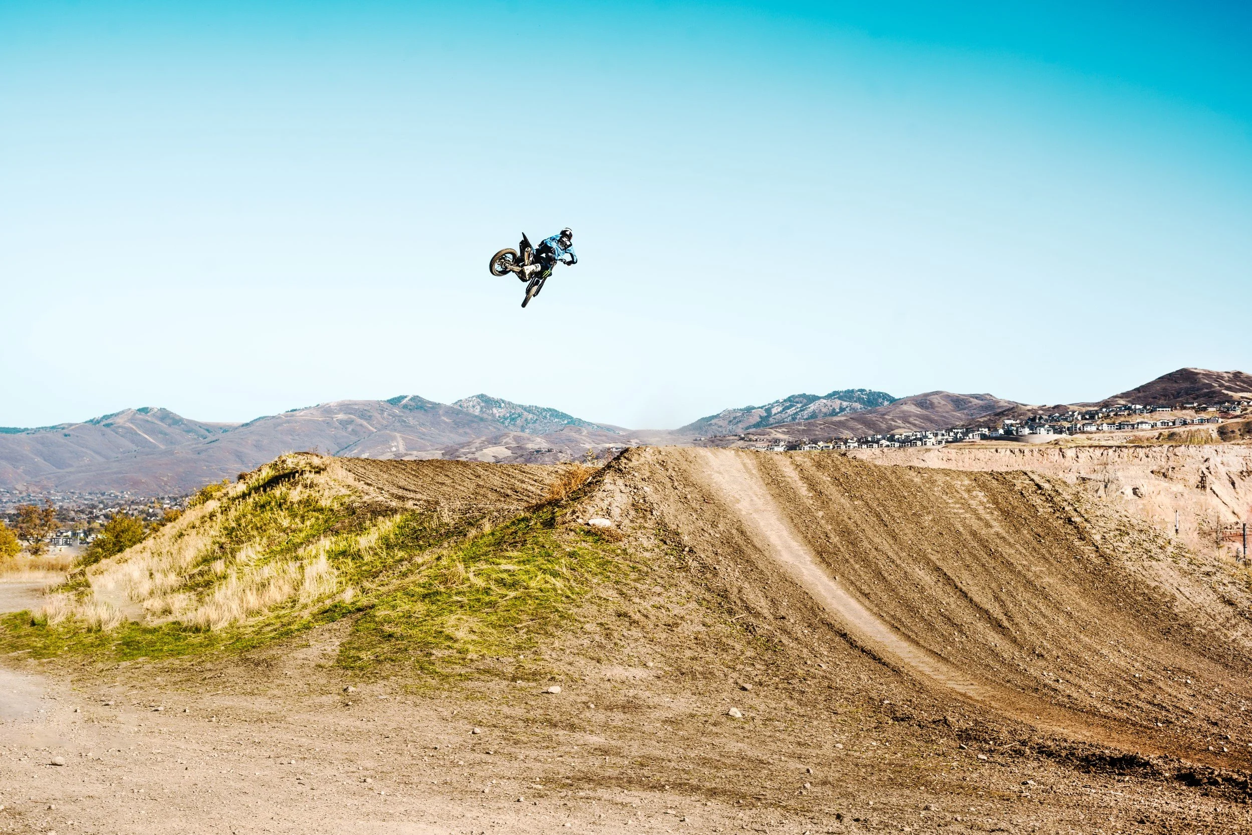 JUM_0926-1 (Custom).jpg