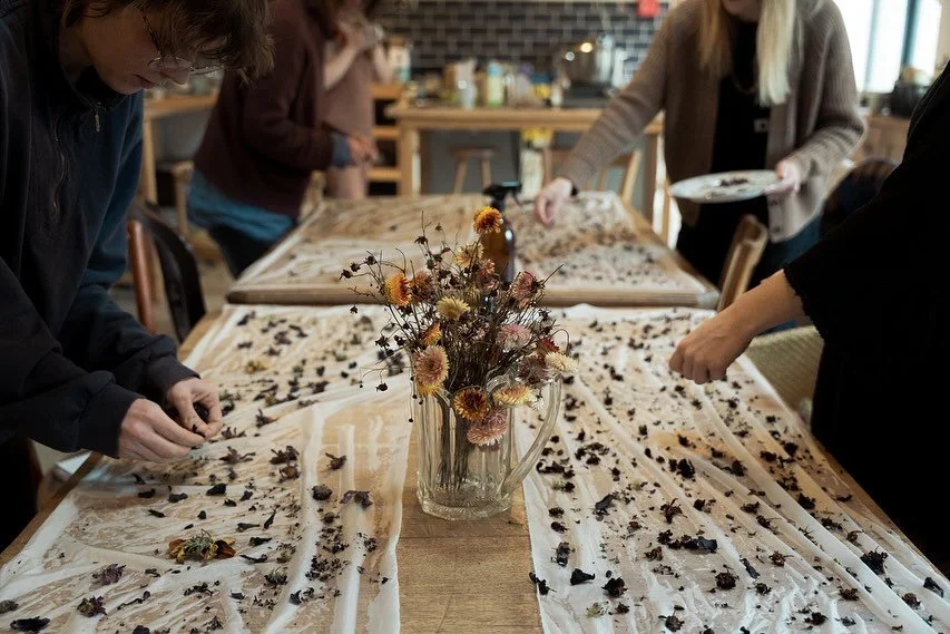 A wee reminder about the workshop I&rsquo;m running on Saturday 4th October at the wonderful @organicarts at @westtownfarm &hellip; ✨ 

Join me to explore the range of colour to be found in from plants and flowers. 

We&rsquo;ll explore the Community
