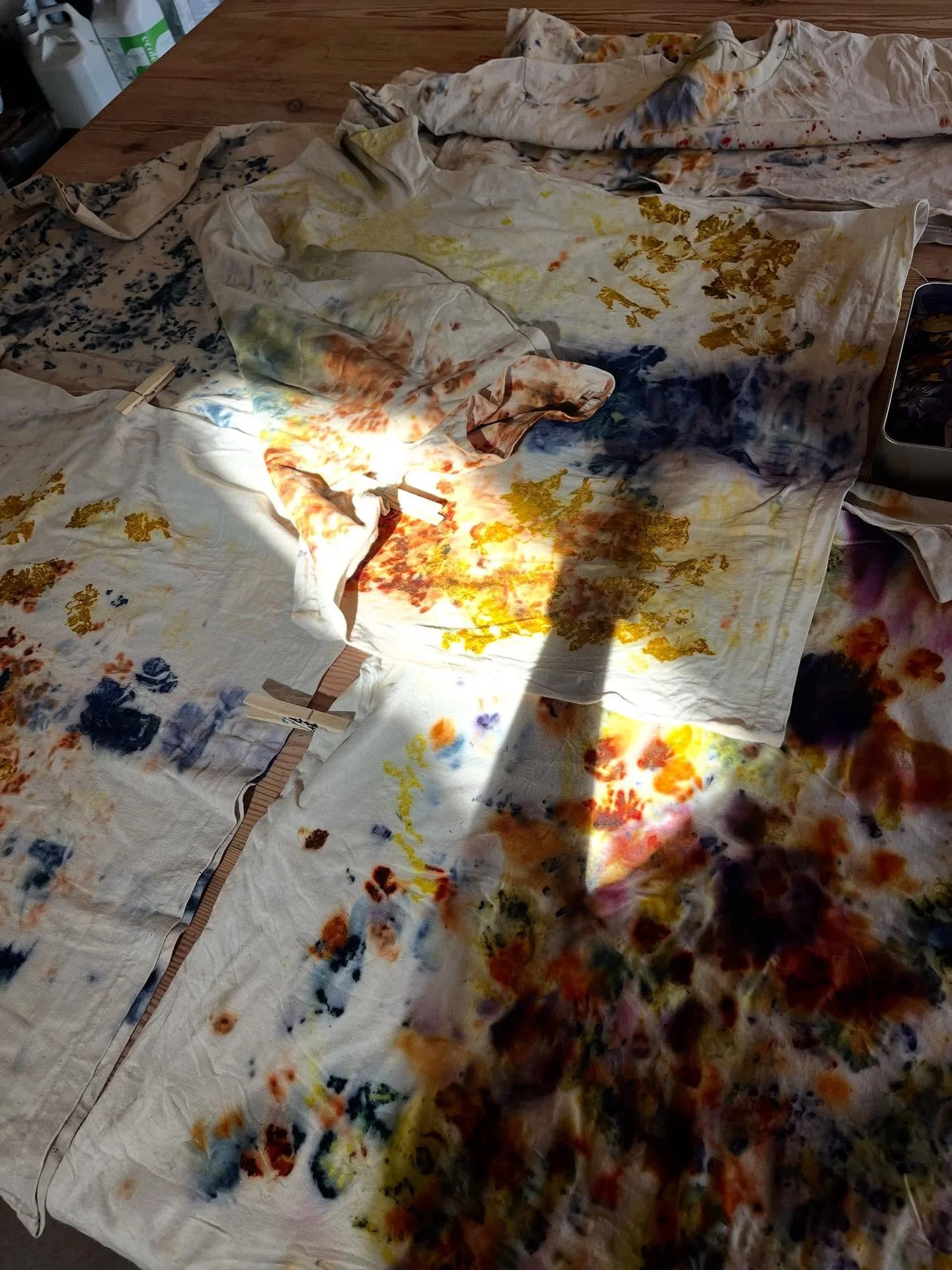 The trainees are smashing the autumn joblets and are creating some wonderful tees and final projects for their end of term celebration &hellip; ✨ 

Today Alice from @soundartradio came to record the team sharing their experiences at PIGMENT. It was a