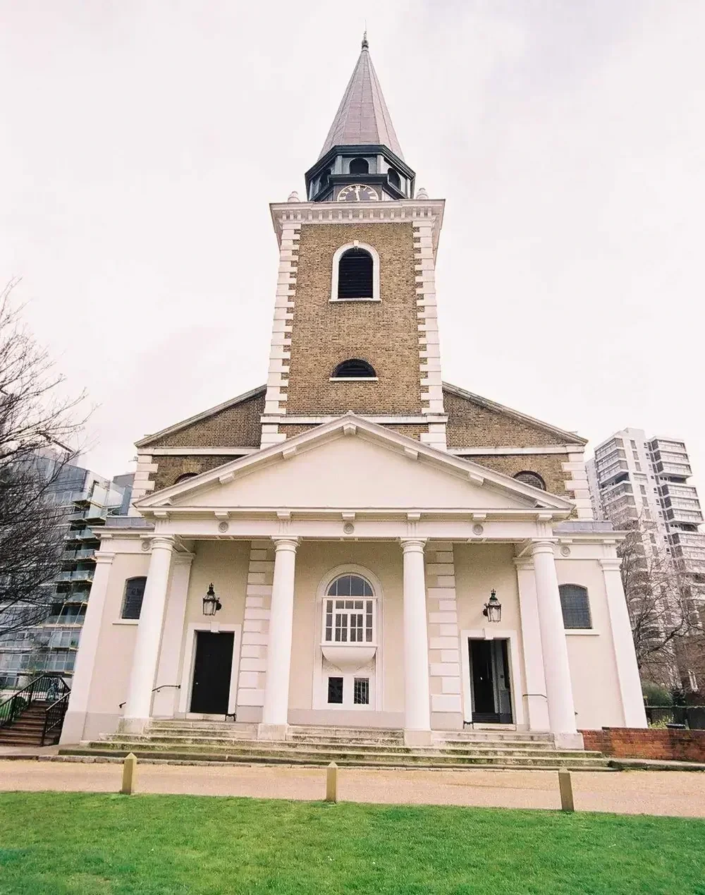 Battersea-Parish-Church-St-Mary-Outside-View-3.webp
