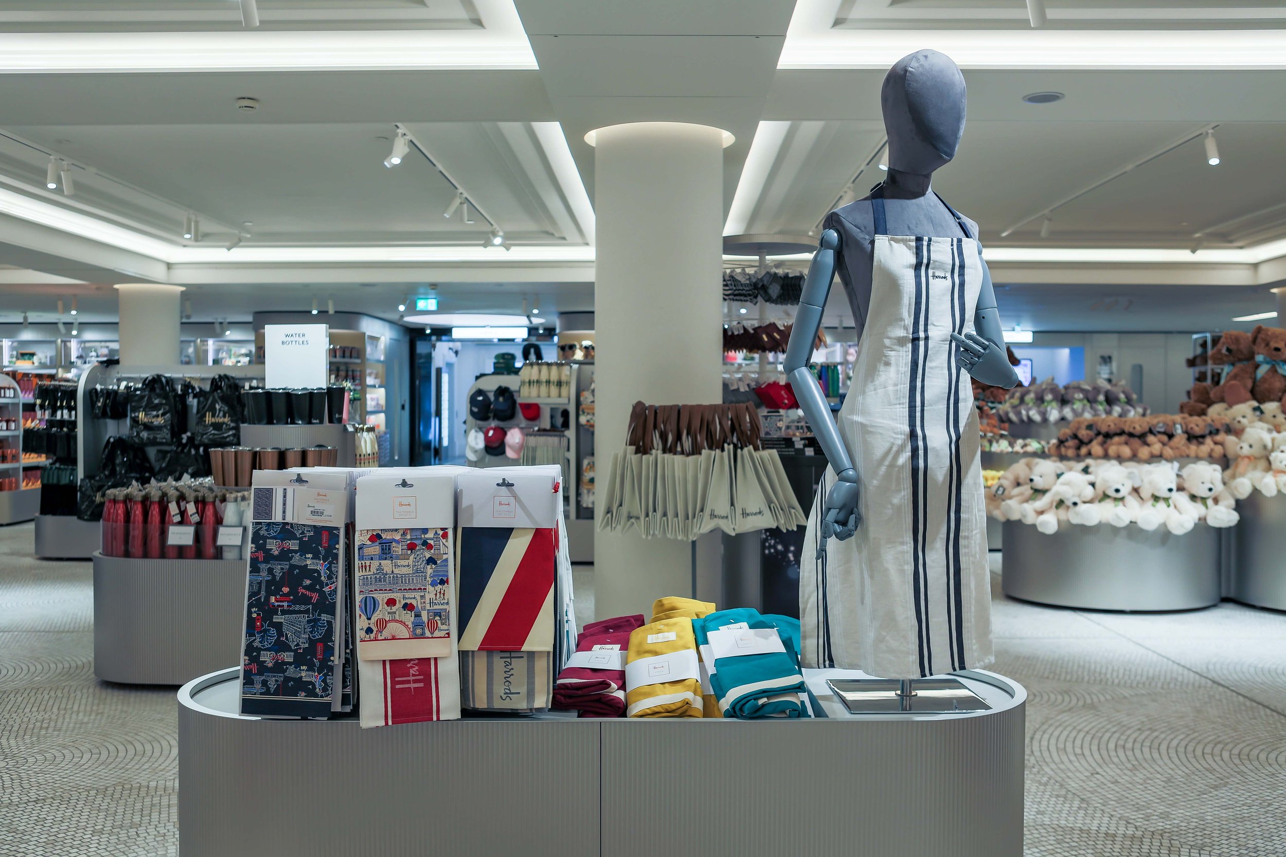 FR-HarrodsGiftshop-3.jpg
