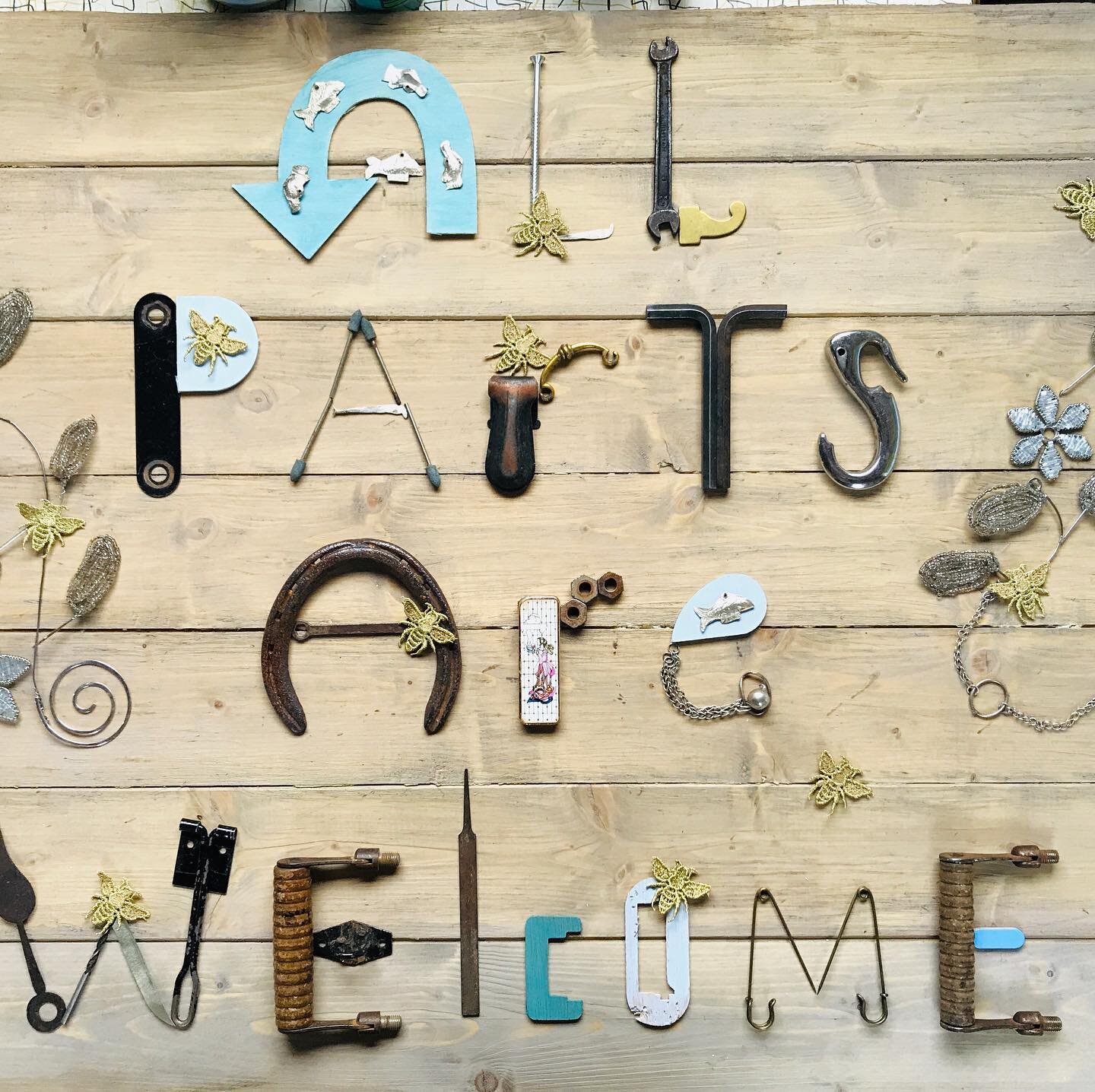 Had some odd requests lately . . But this bits&amp;bobs sign ended up looking really pretty I think 🤗 #madebyaboat #commission