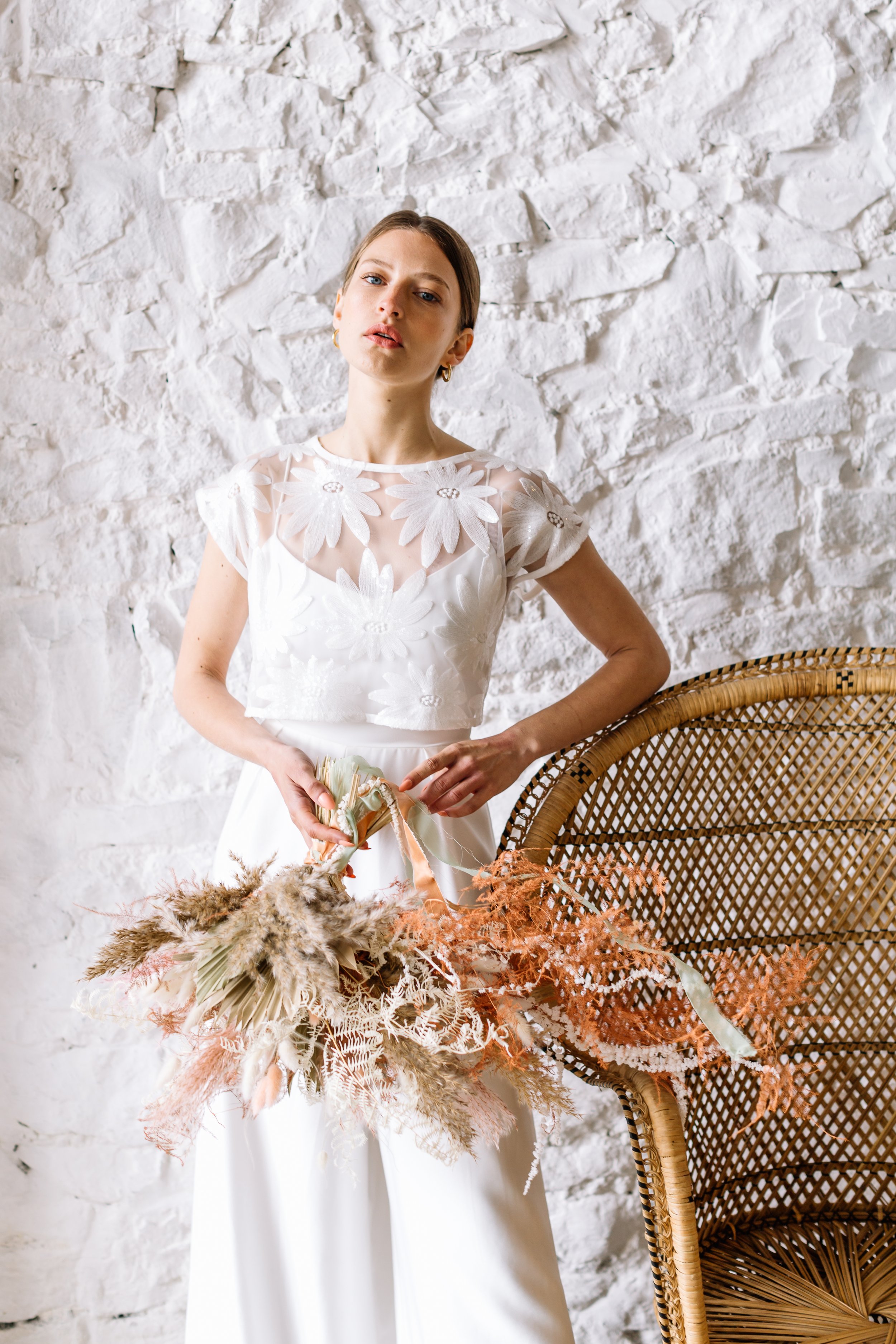 Bride-with-nude-dried-flowers.jpg