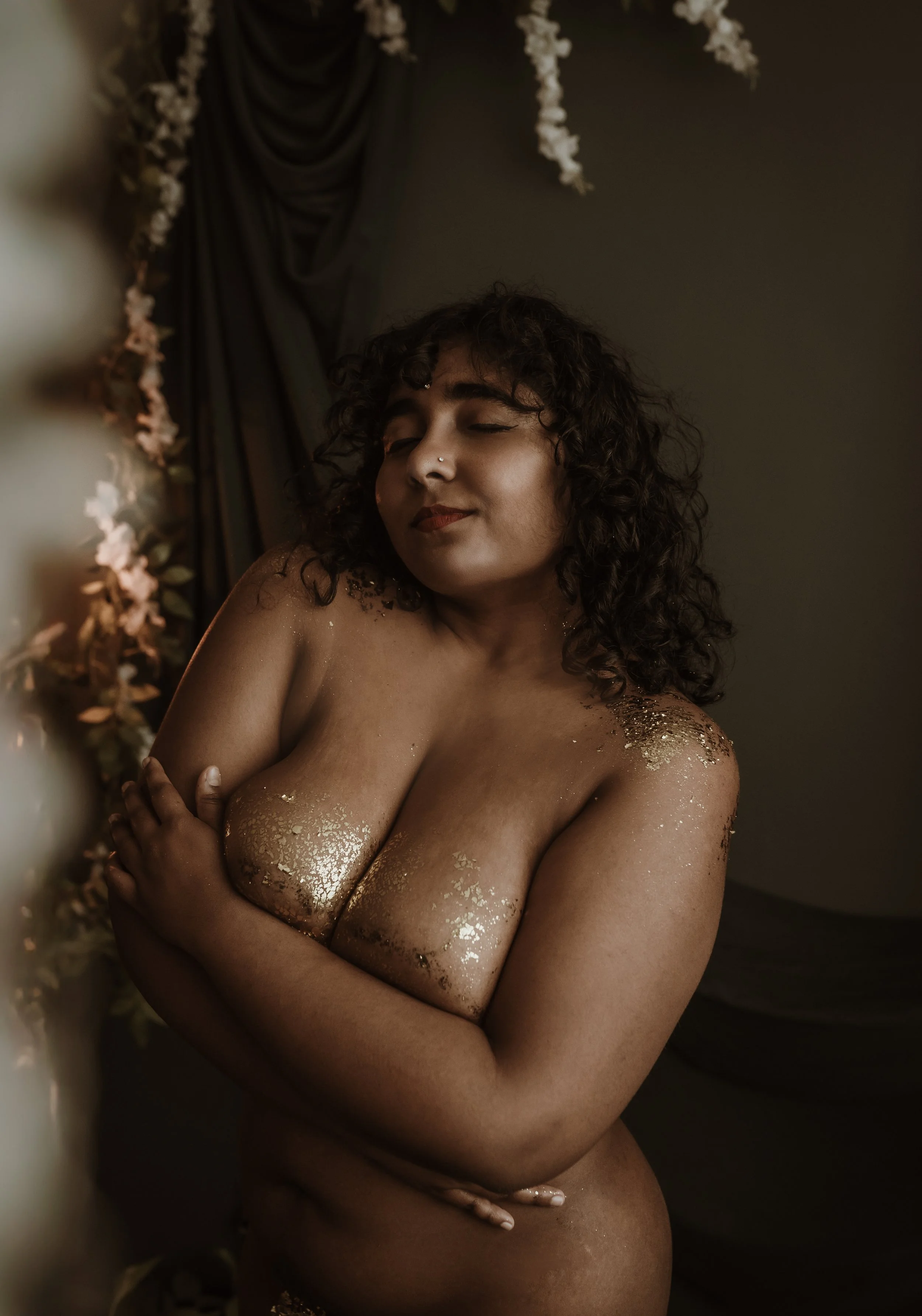 Close-up detail from Ethereal Gold boudoir add-on session, Glasgow studio