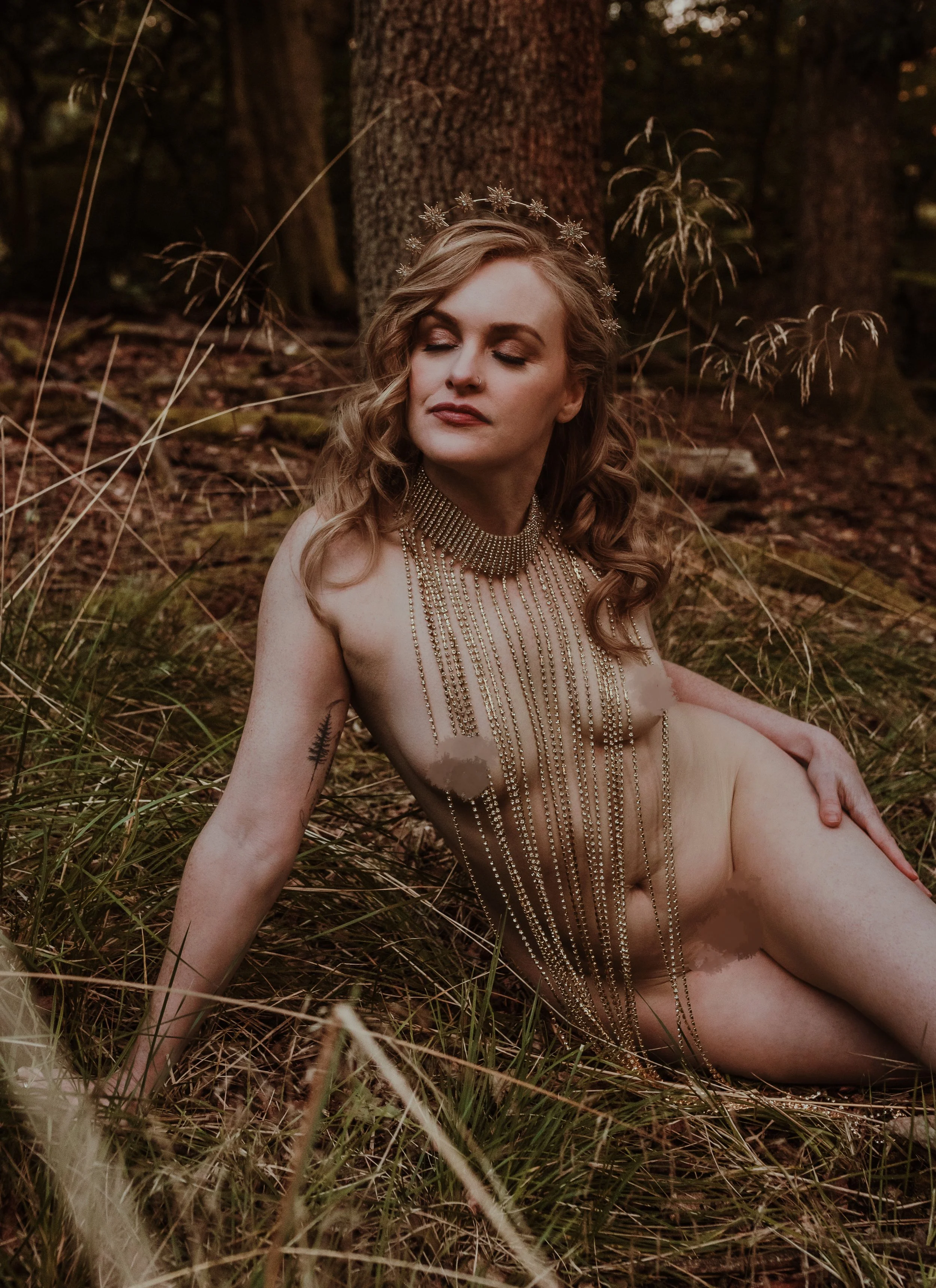 Woman celebrating her natural form adorned with body jewellery during an outdoor boudoir photography session in a forest near Stirling, Scotland with Marieke Captures — an empowering and deeply personal adventure boudoir experience