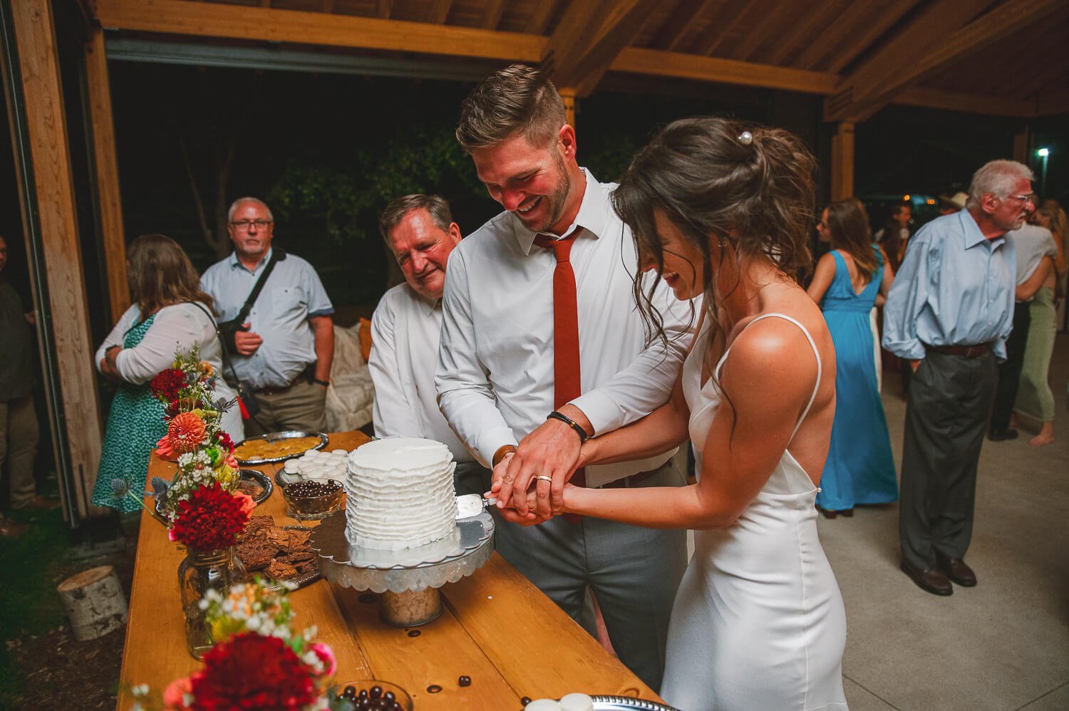colorado-wedding-cake-cutting-photos.jpg