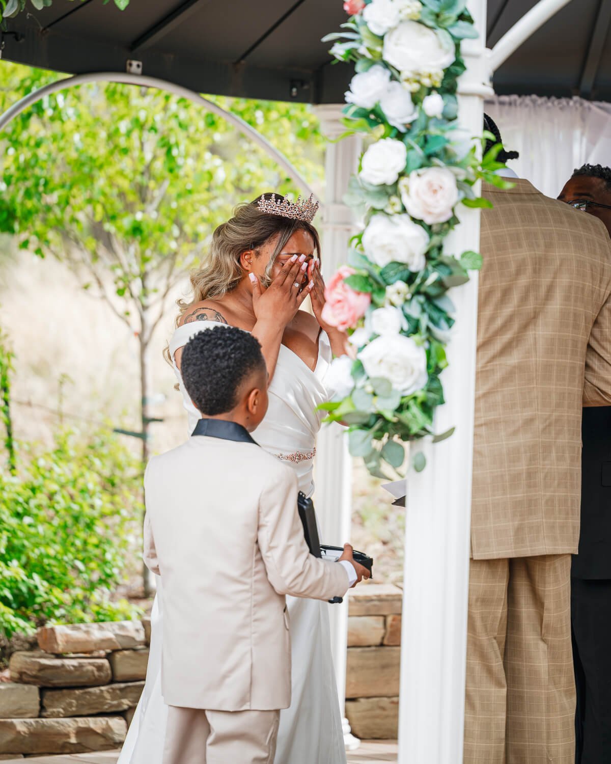 colorado-springs-wedding-photographer-bride-crying.jpg