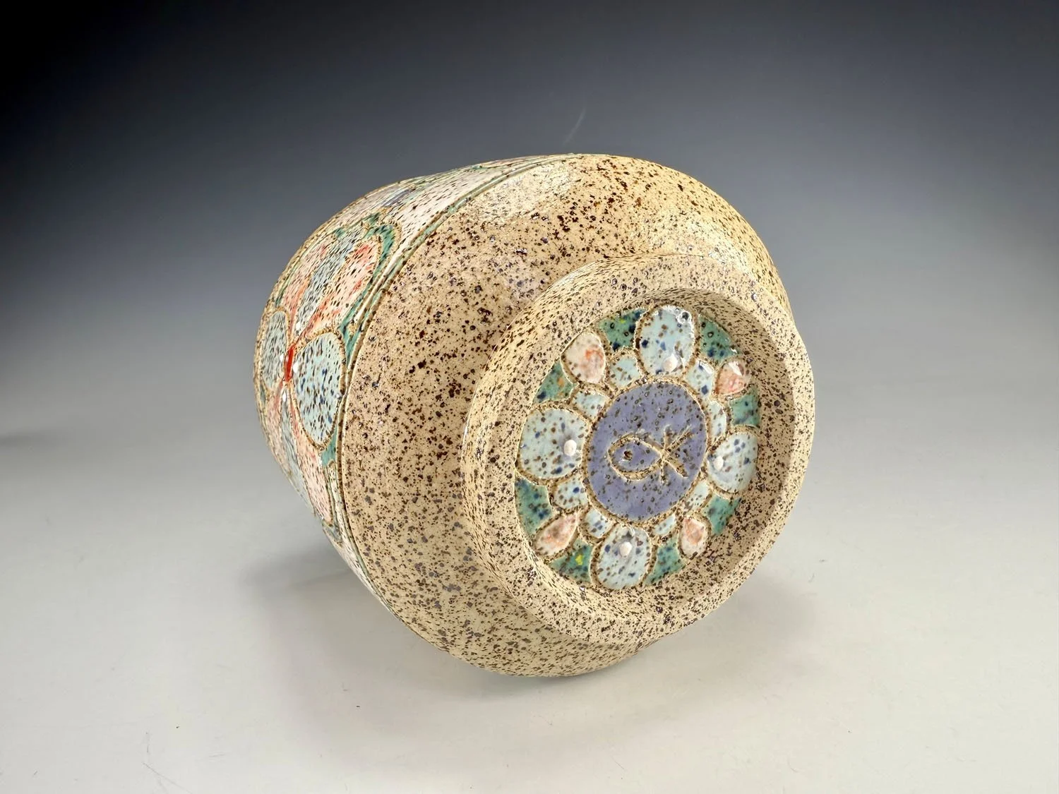 Bottom design on Flower stoneware cup