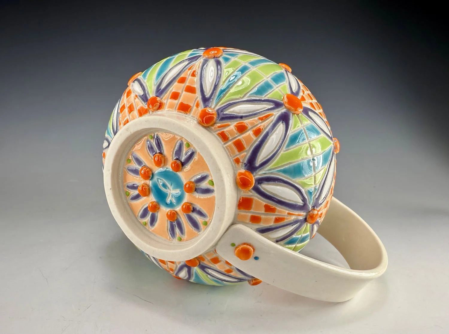 Bottom design on Carved checkered porcelain mug