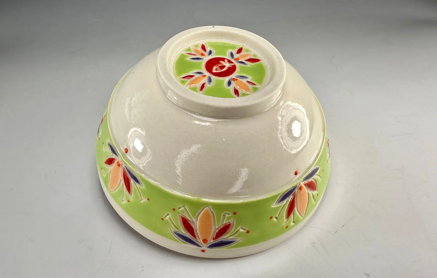 Bottom design bowl 2 of Bowl 1 of Porcelain 2 bowl snack set w red liner and carved outer designs