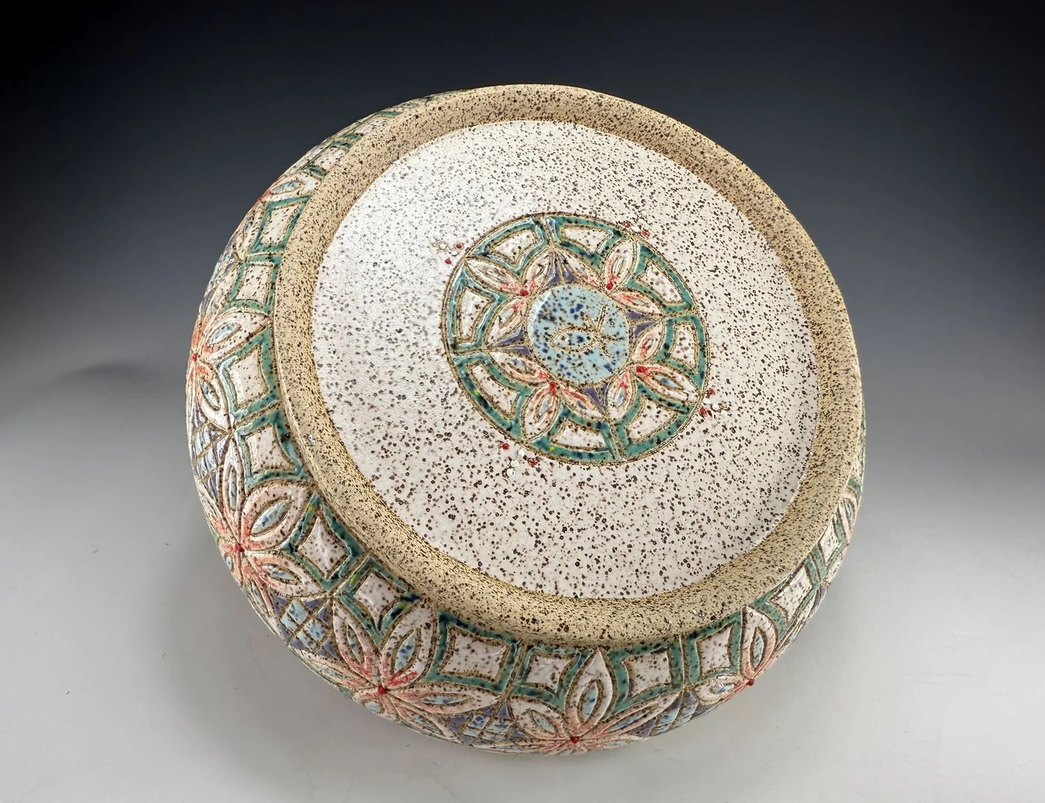 Back of Stoneware serving bowl