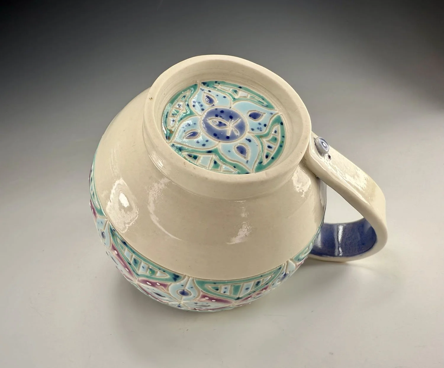 Bottom of Blue grape carved porcelain mug