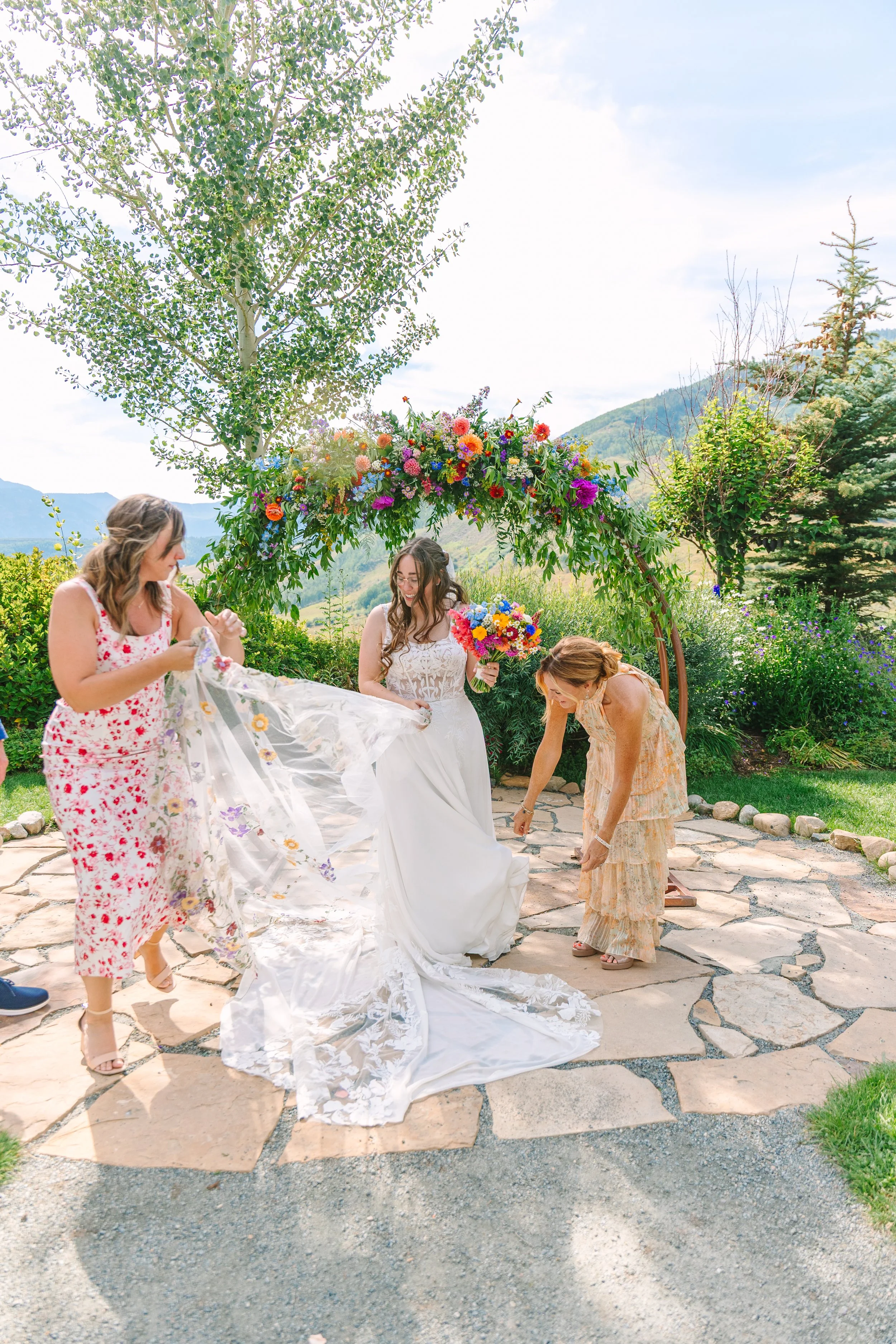 Mackenzie+SamWedding-MountainGarden-261.jpg