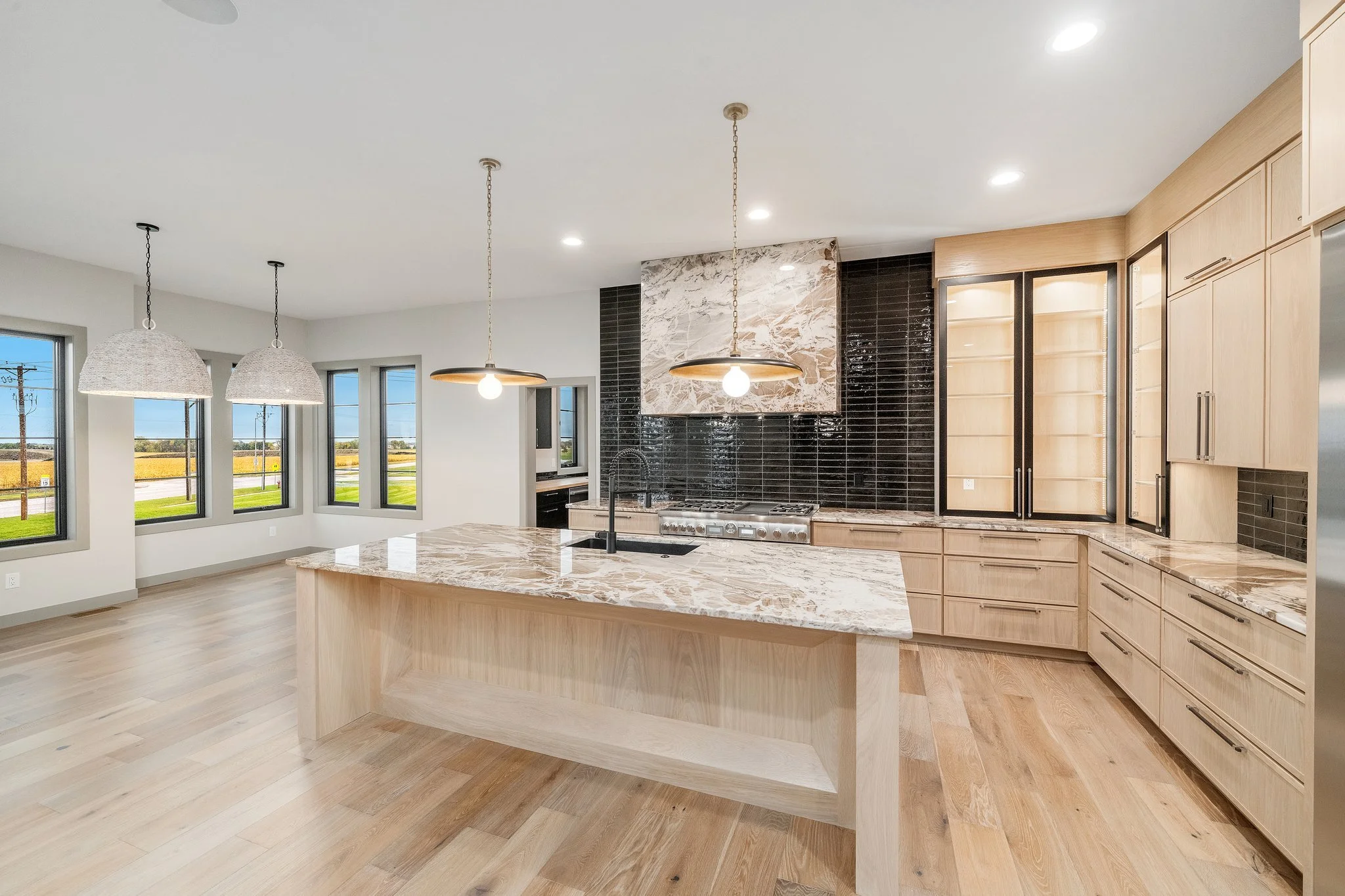 6-web-or-mls-8317 Timber Oak Cir-025.jpg