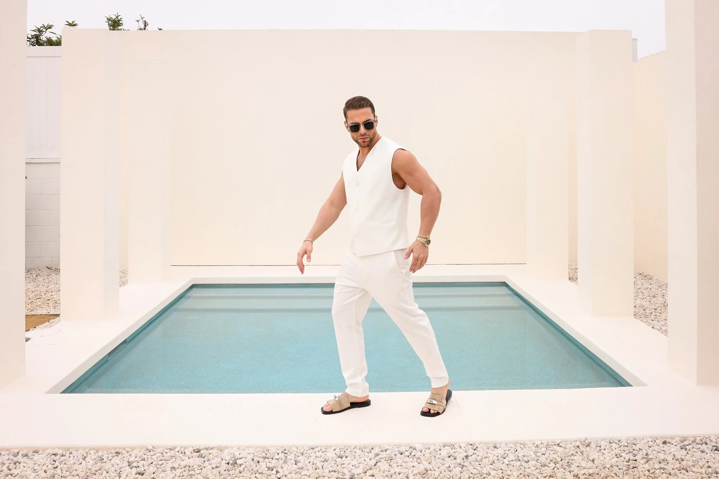 Facetune_15-12-2024-01-33-43 copy.jpg