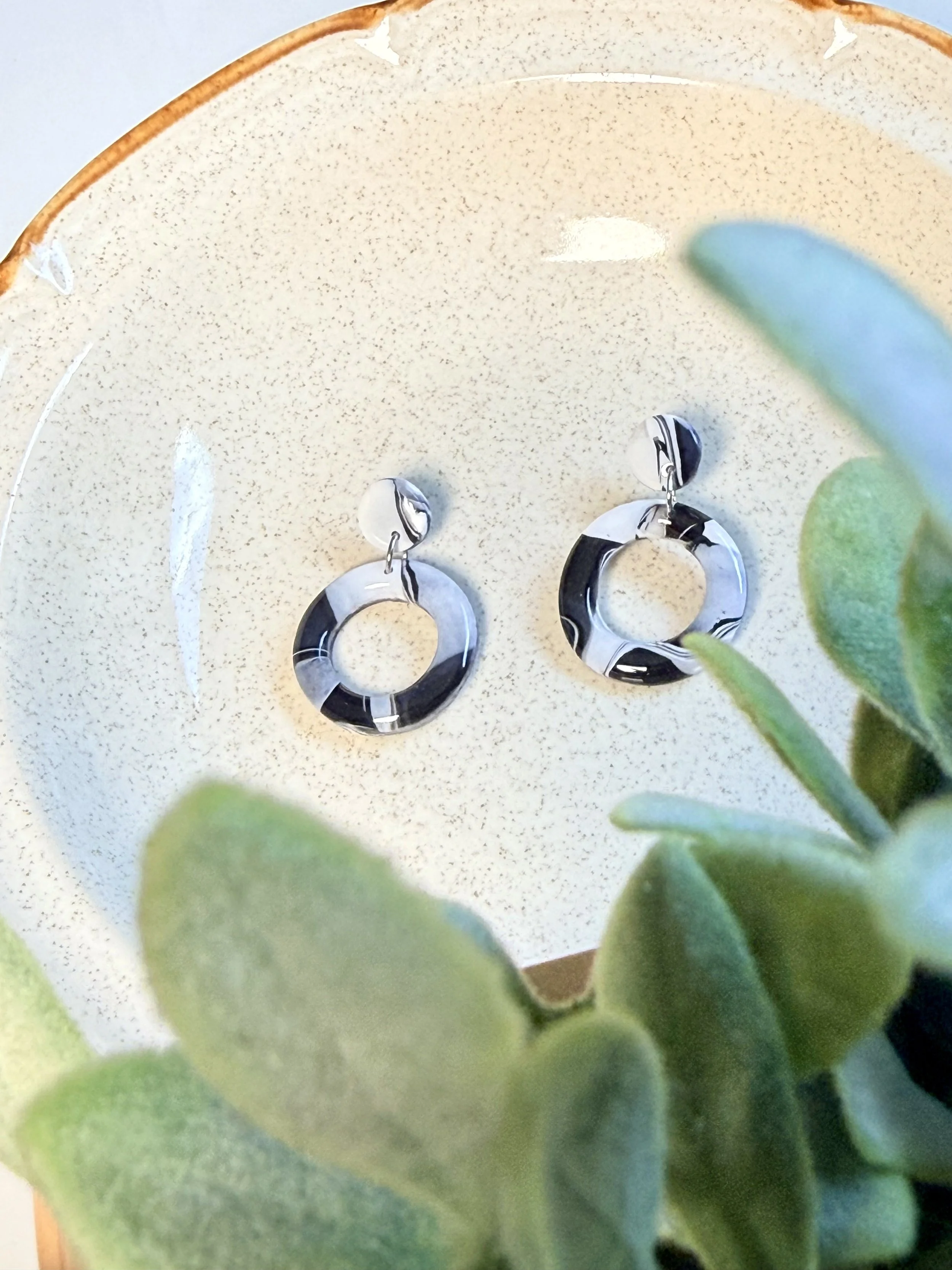 Monochrome Elegance: Polymer Clay Earrings