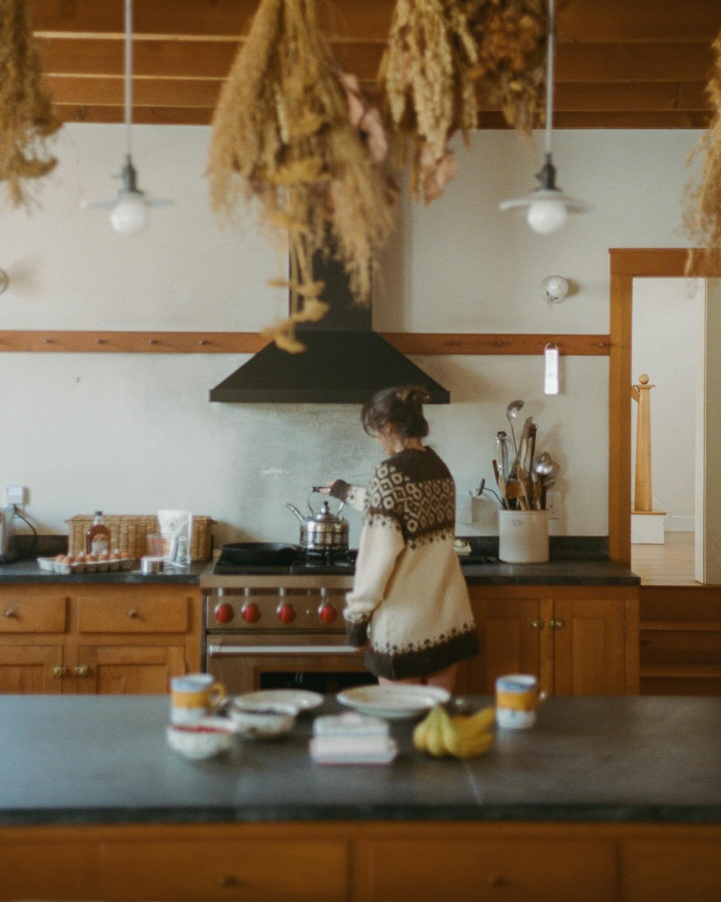 mornings in a farmhouse 🫖 #35mm