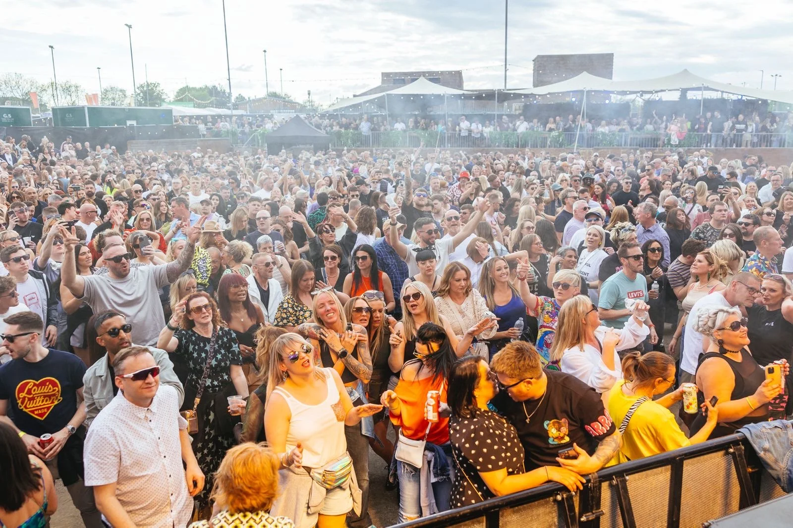 Event tents
Outdoor tents
Flexible tent structures
Tensile fabric structures
Stretch fabric canopies
Weather-resistant tents
Customized stretch shelters
Portable stretch marquees
Pop-up event tents
Stretch tent rentals
Wedding tent solutions
Festival