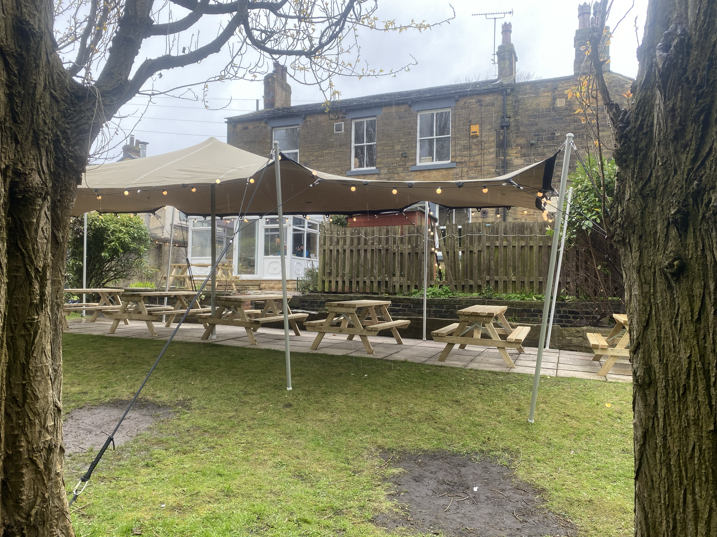 Stretch tents
Event tents
Outdoor tents
Flexible tent structures
Tensile fabric structures
Stretch fabric canopies
Weather-resistant tents
Customized stretch shelters
Portable stretch marquees
Pop-up event tents
Stretch tent rentals
Wedding tent solu